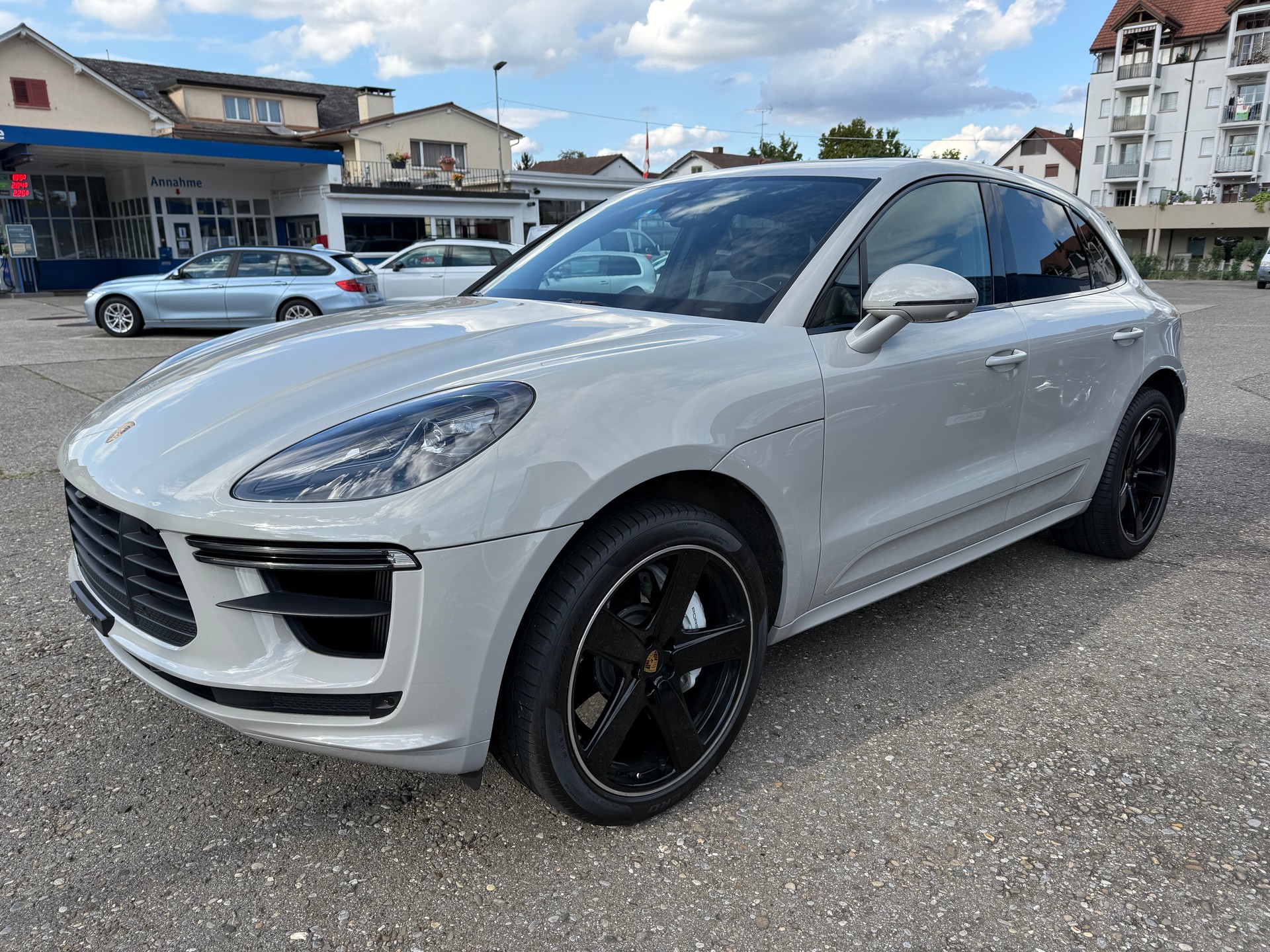 PORSCHE Macan Turbo PDK-showroom-element-2