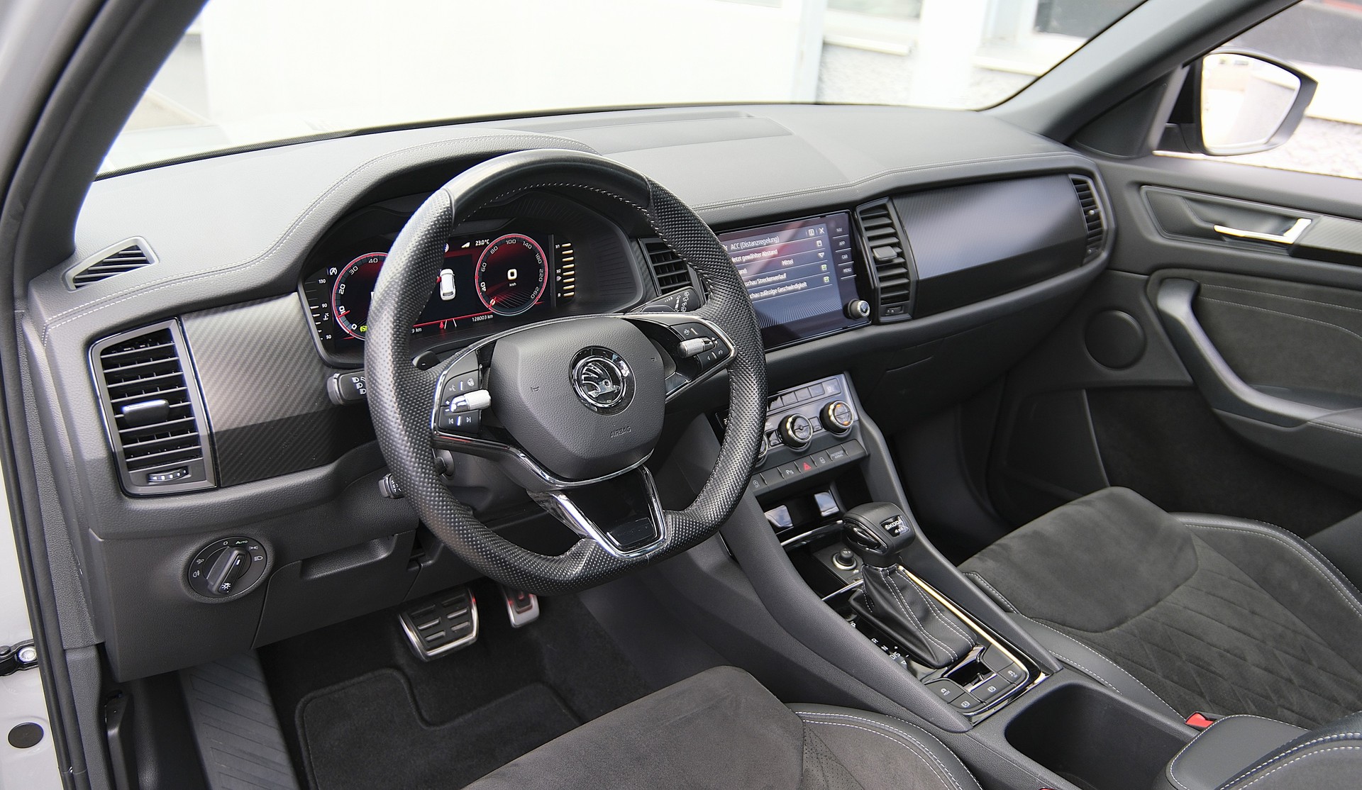 SKODA Kodiaq 2.0 TSI 4x4 SportLine-image-23