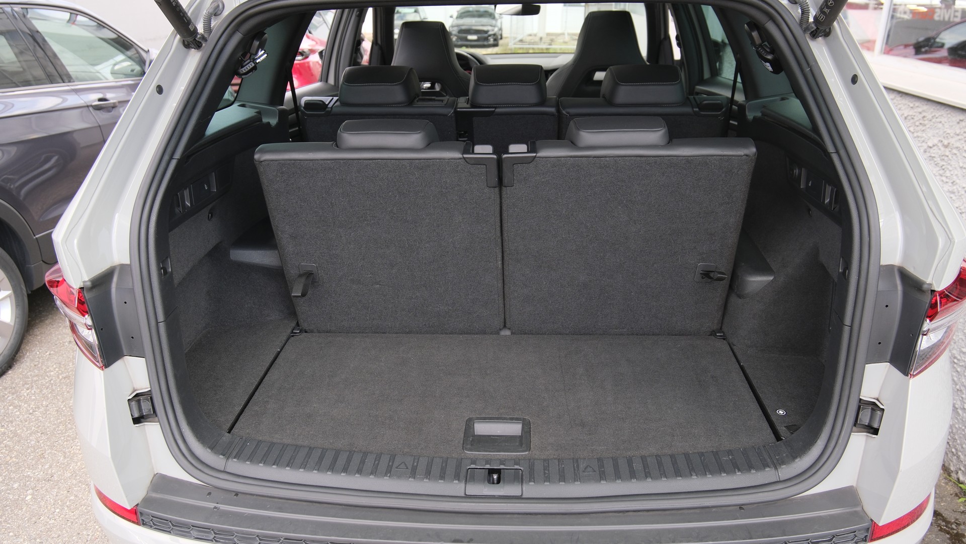SKODA Kodiaq 2.0 TSI 4x4 SportLine-image-5