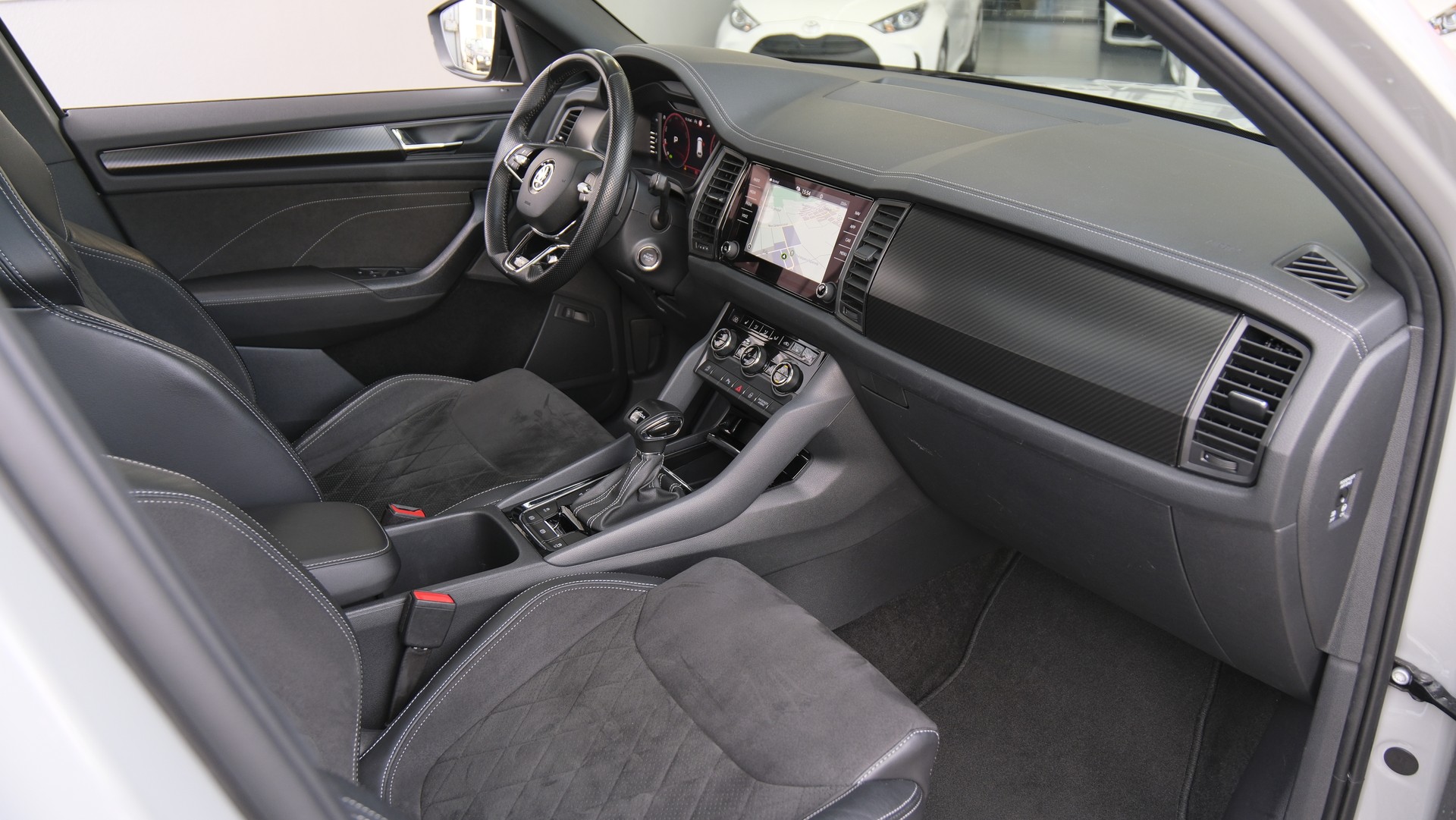 SKODA Kodiaq 2.0 TSI 4x4 SportLine-image-13