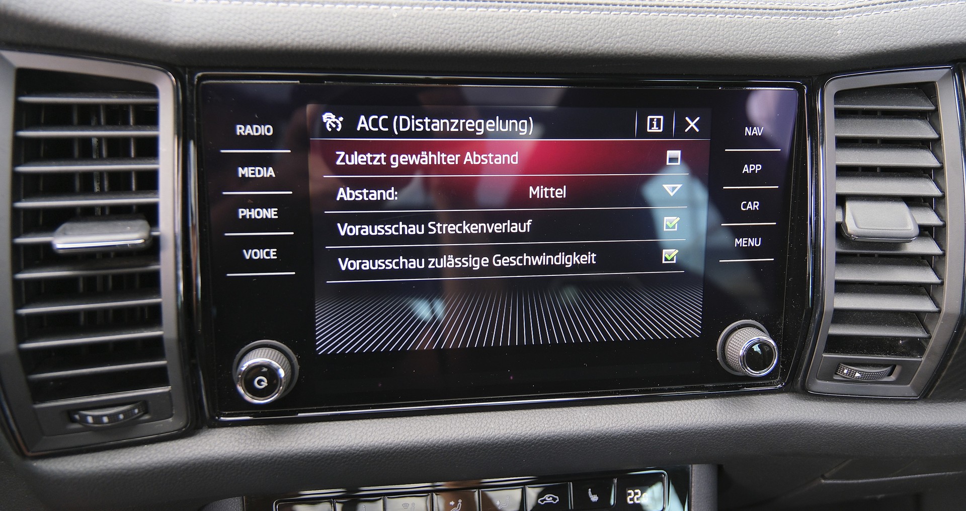 SKODA Kodiaq 2.0 TSI 4x4 SportLine-image-18