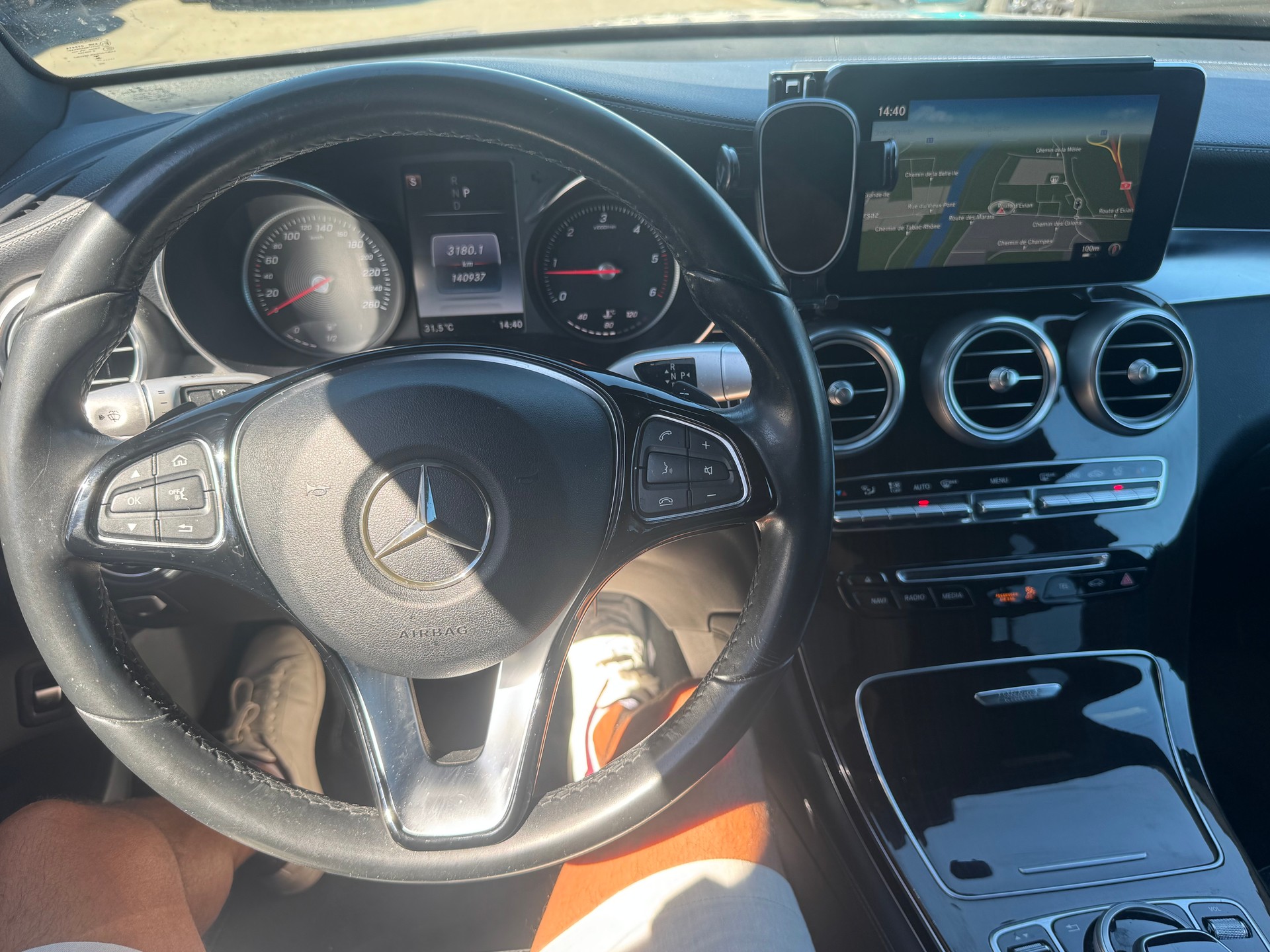 MERCEDES-BENZ GLC 250 d AMG Line 4Matic 9G-Tronic-image-29