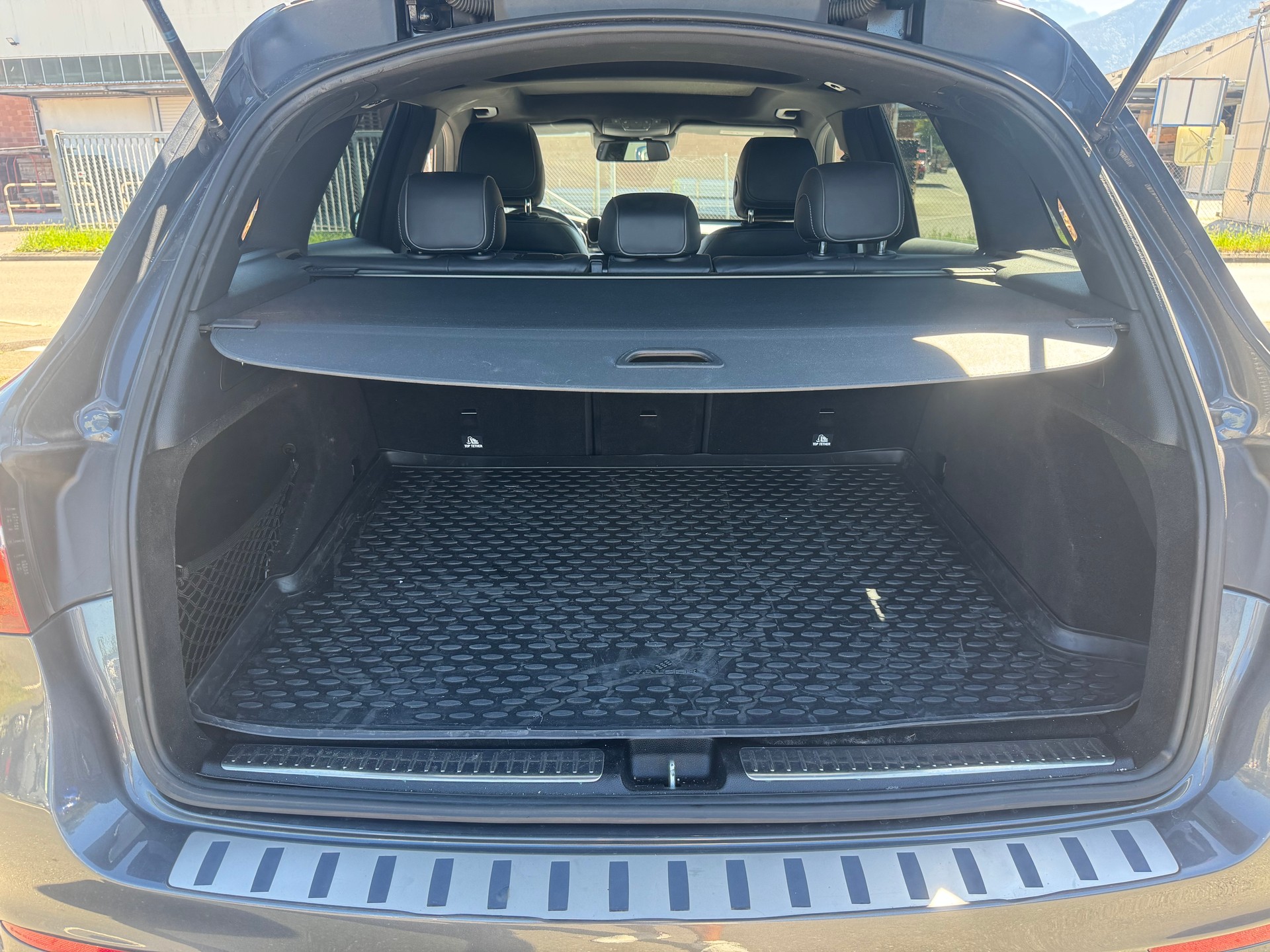 MERCEDES-BENZ GLC 250 d AMG Line 4Matic 9G-Tronic-image-8