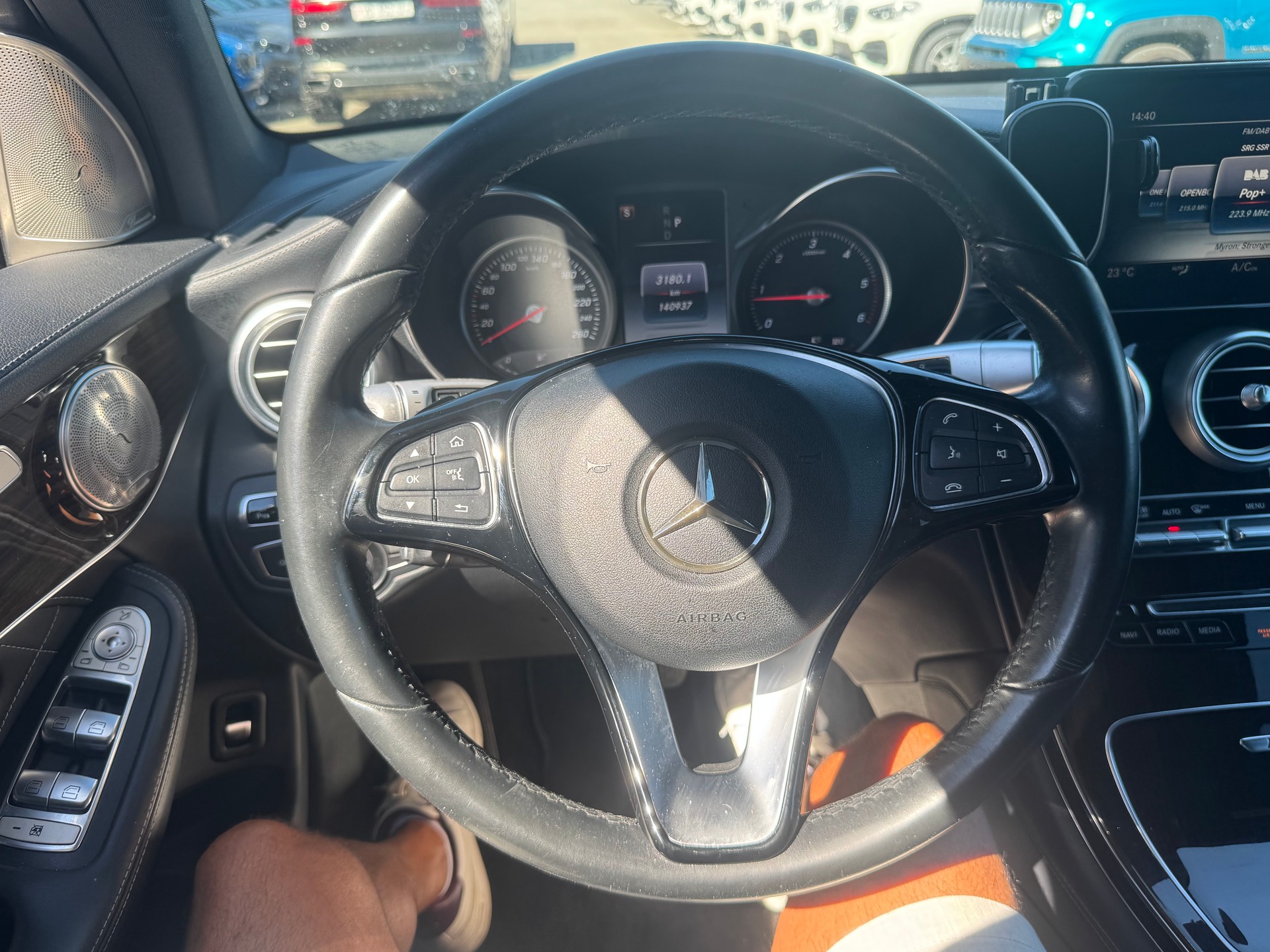 MERCEDES-BENZ GLC 250 d AMG Line 4Matic 9G-Tronic-image-23