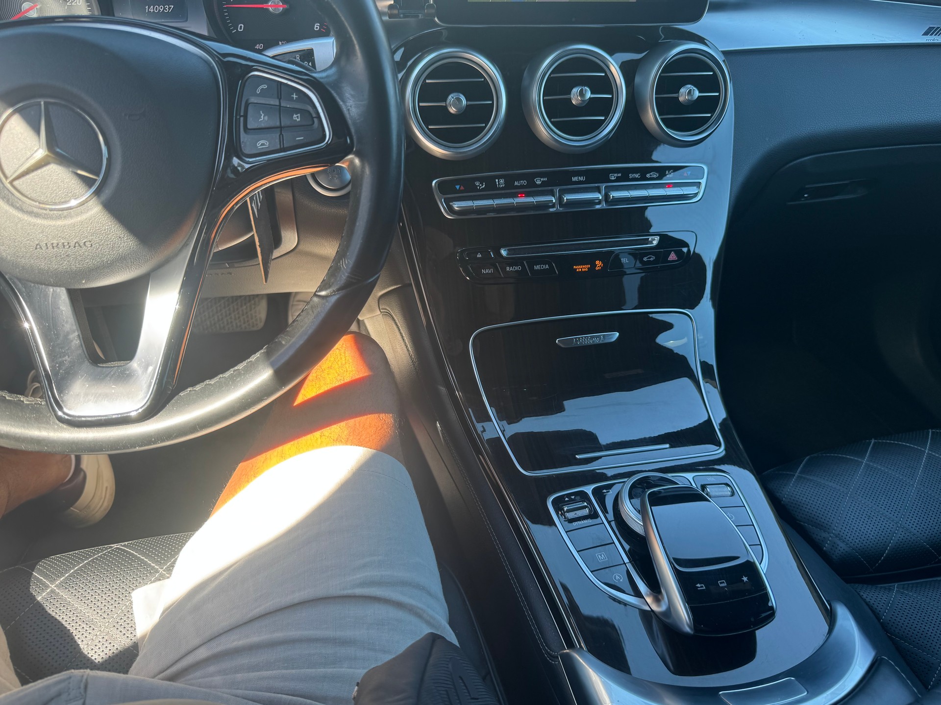 MERCEDES-BENZ GLC 250 d AMG Line 4Matic 9G-Tronic-image-28