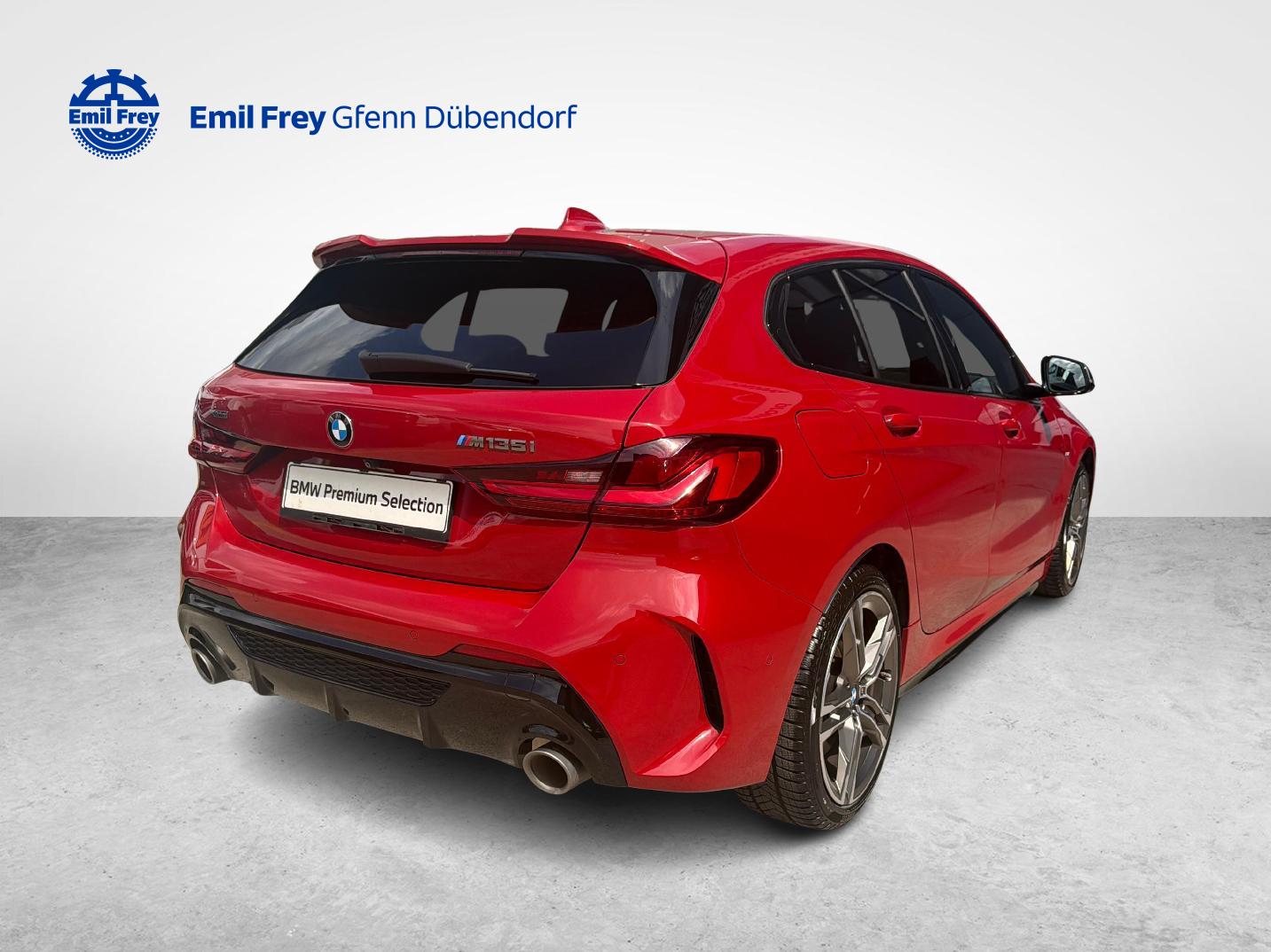 BMW M135i xDrive-showroom-element-1