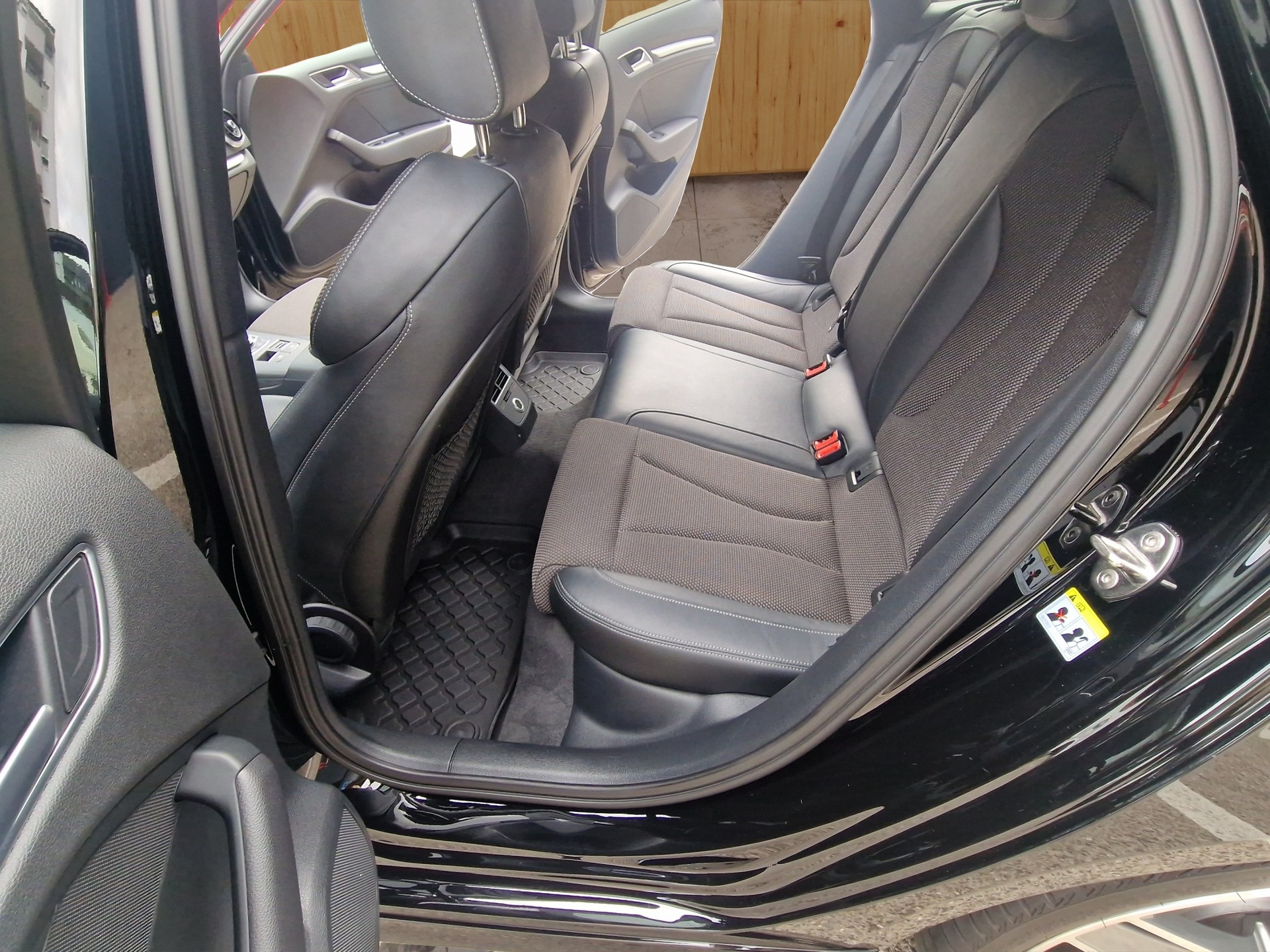 AUDI A3 Sportback 35 TDI Sport S-tronic-image-11