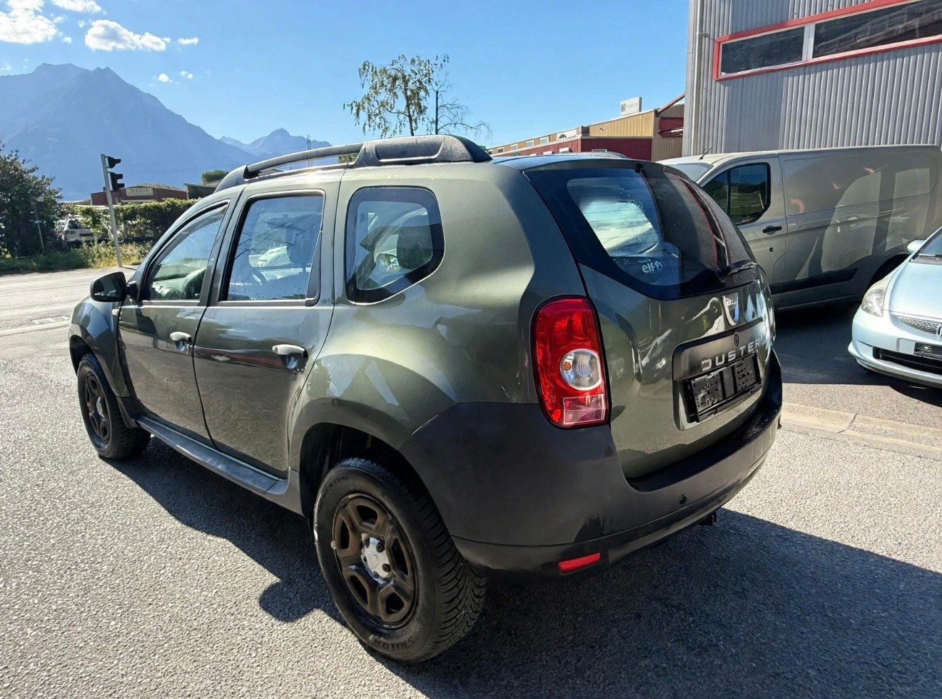 DACIA Duster 1.6 Lauréate 4x4-showroom-element-2