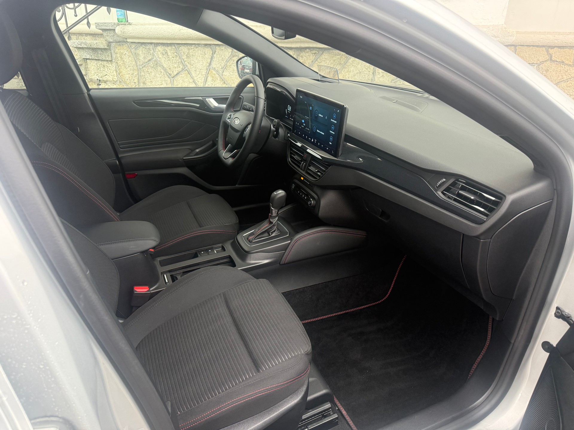 FORD Focus Station Wagon 1.0i EcoB Hybrid 155 ST-Line X-image-8