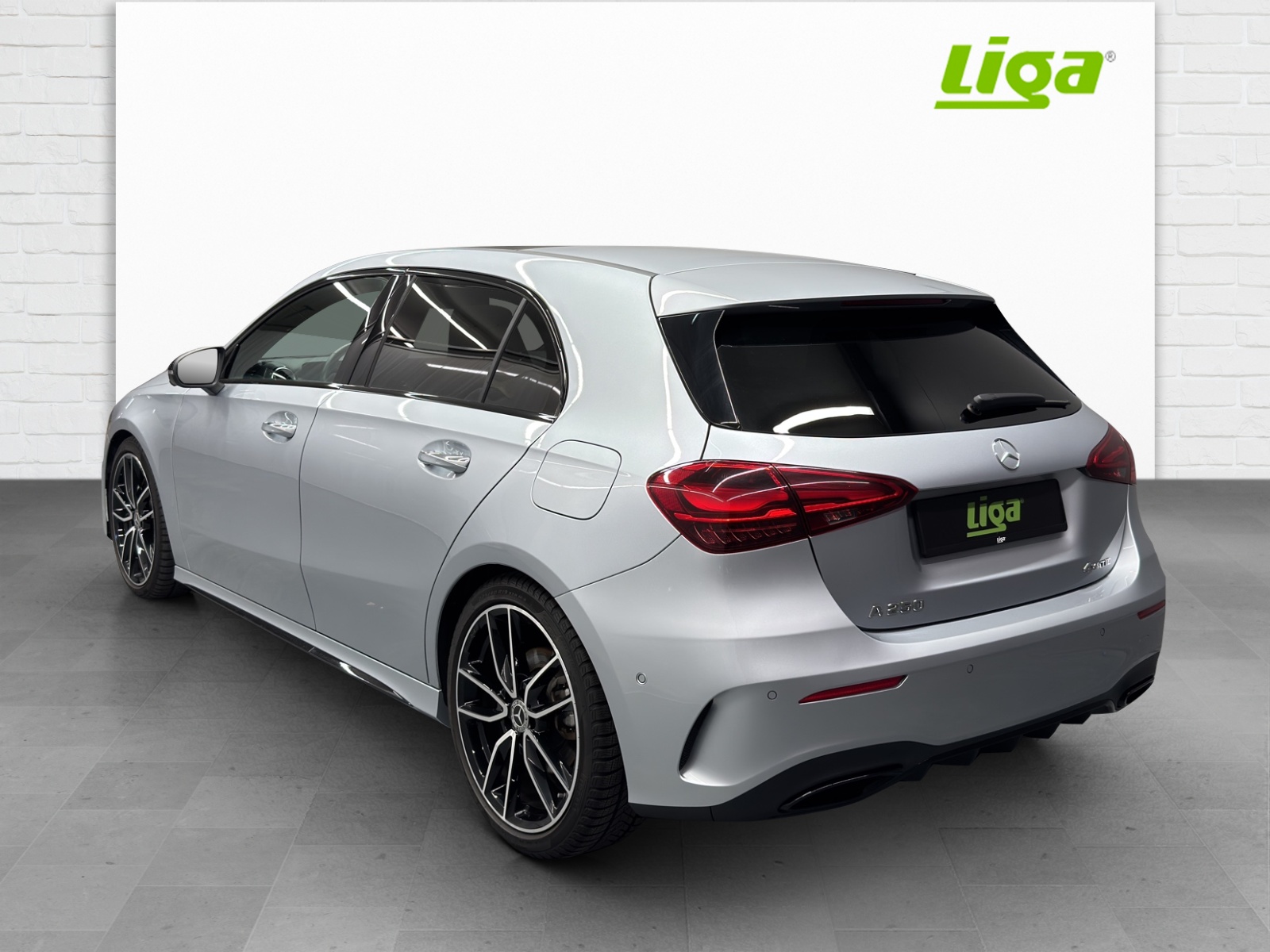 MERCEDES-BENZ A 250 AMG Line 4Matic-showroom-element-3