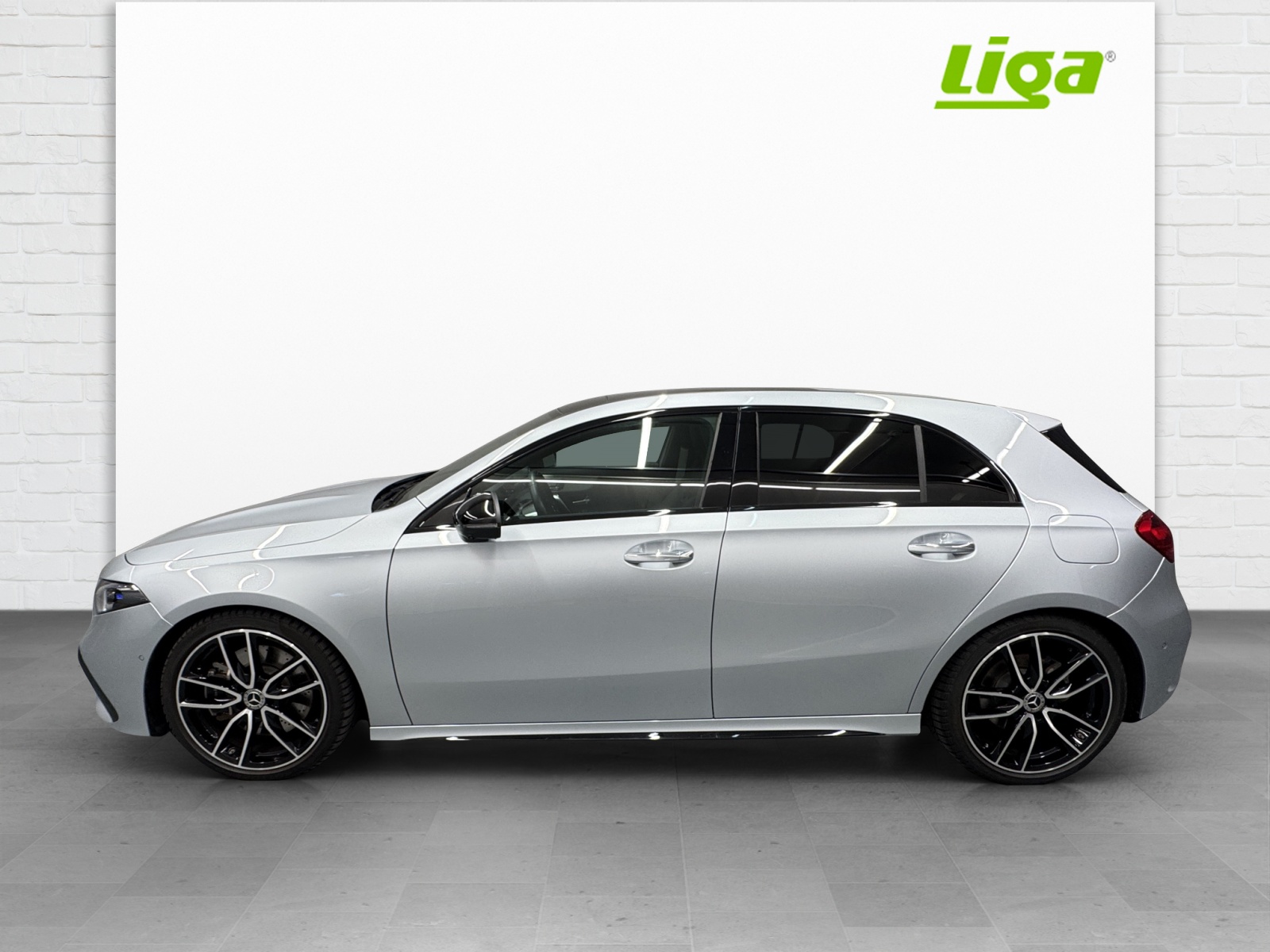 MERCEDES-BENZ A 250 AMG Line 4Matic-showroom-element-2