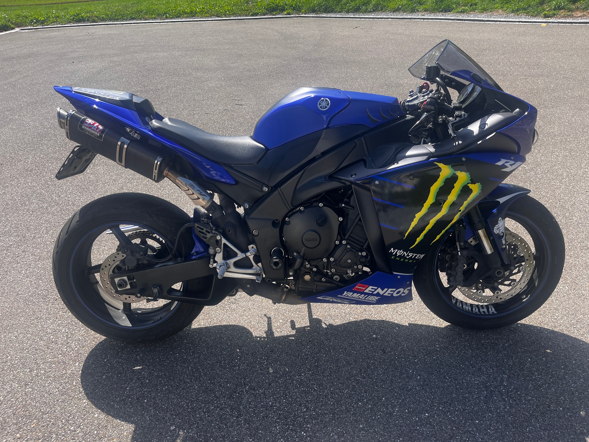 YAMAHA YZF-R1-image-4