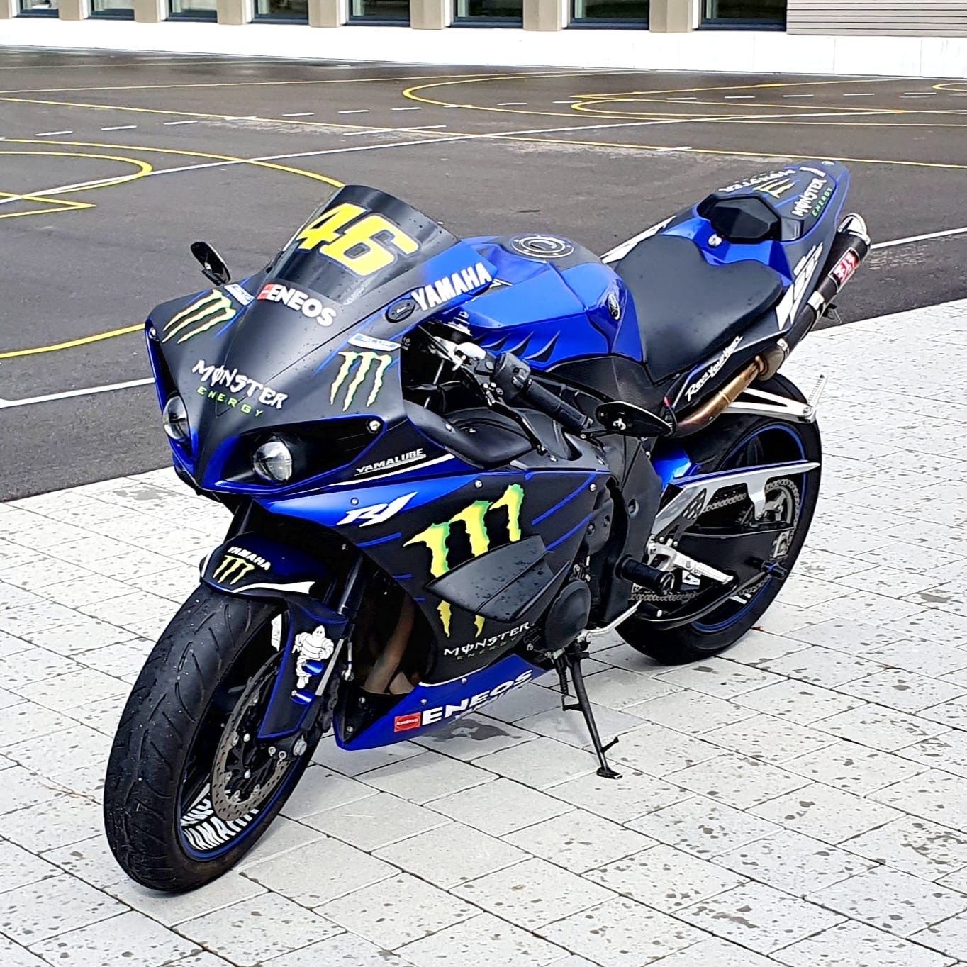 YAMAHA YZF-R1-image-1