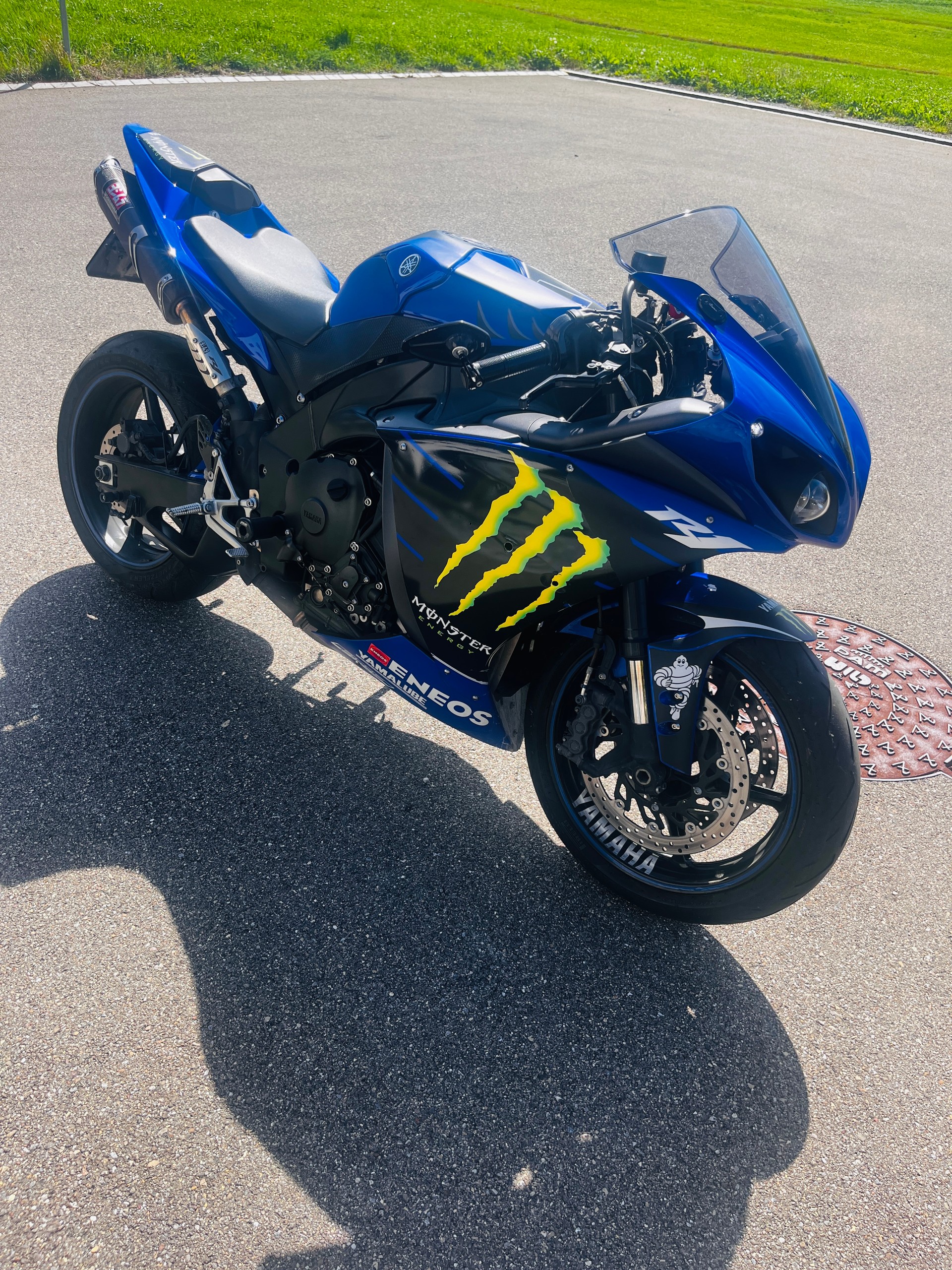 YAMAHA YZF-R1-image-3