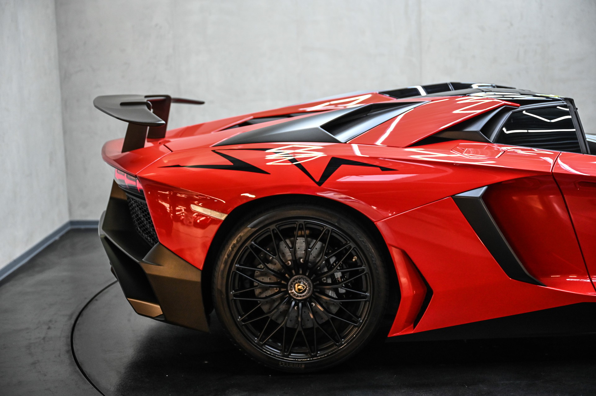 LAMBORGHINI Aventador SV Roadster LP 750-4 E-Gear 1 of 500-image-18