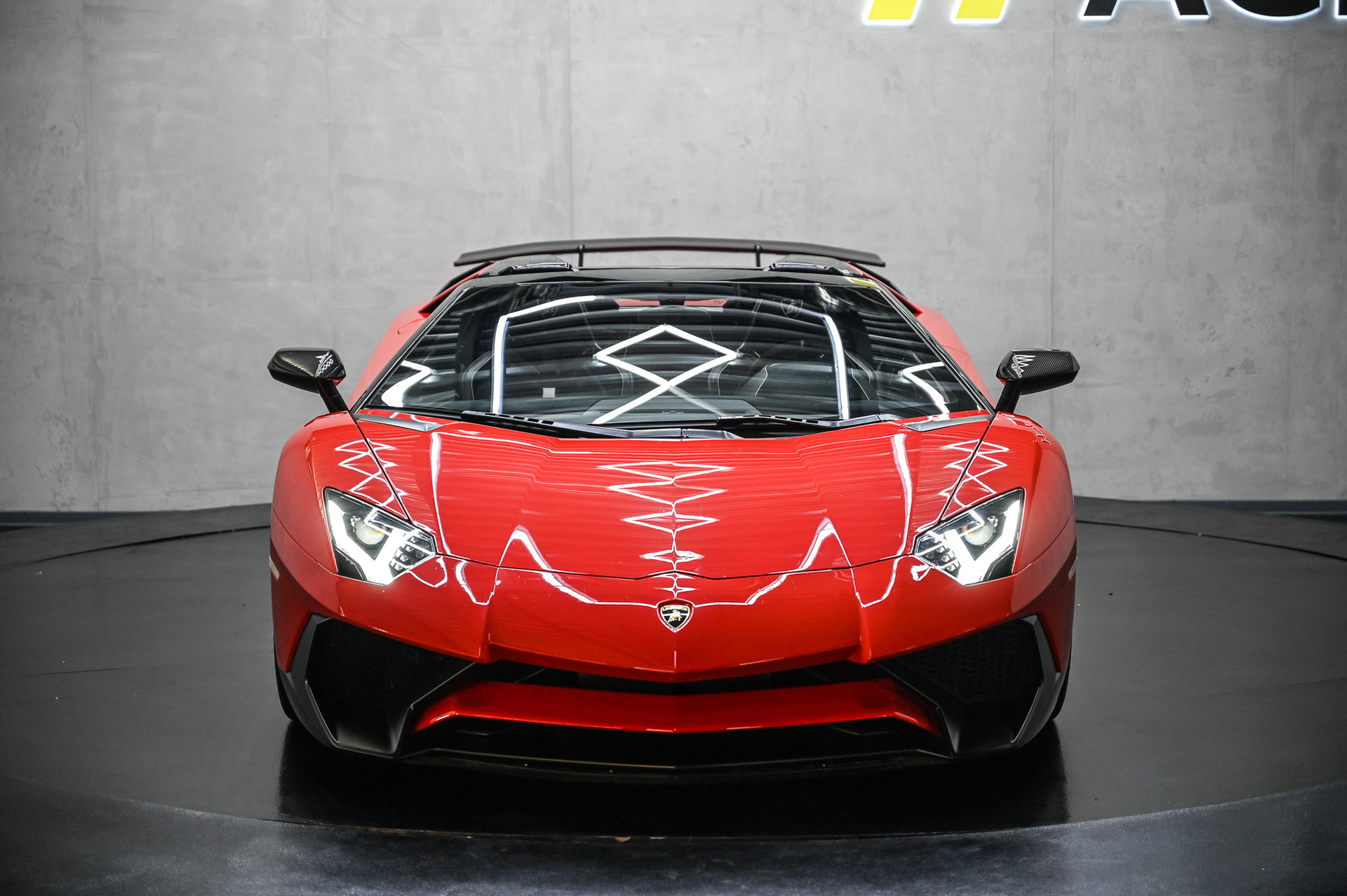 LAMBORGHINI Aventador SV Roadster LP 750-4 E-Gear 1 of 500-showroom-element-1