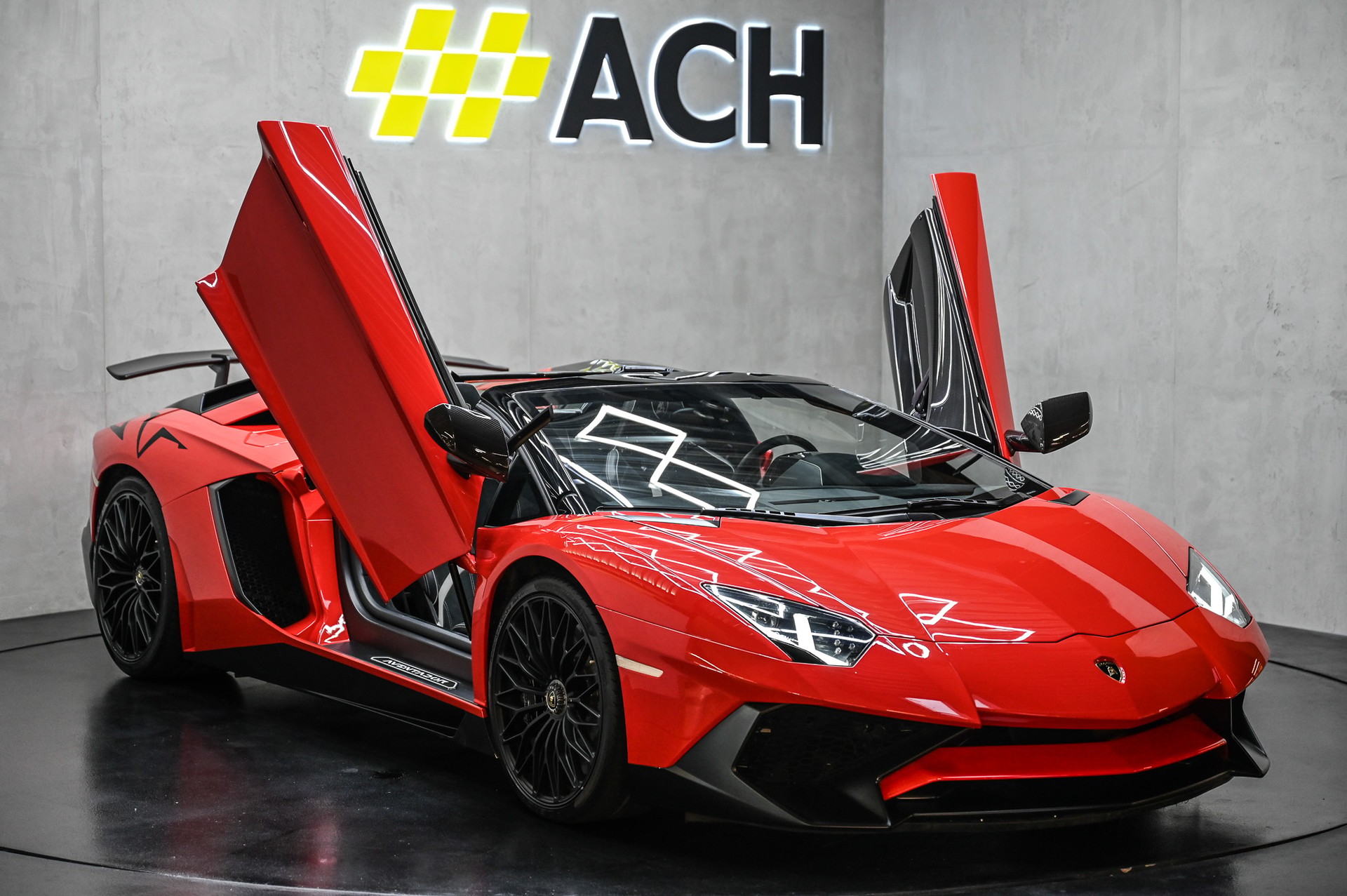 LAMBORGHINI Aventador SV Roadster LP 750-4 E-Gear 1 of 500-showroom-element-3