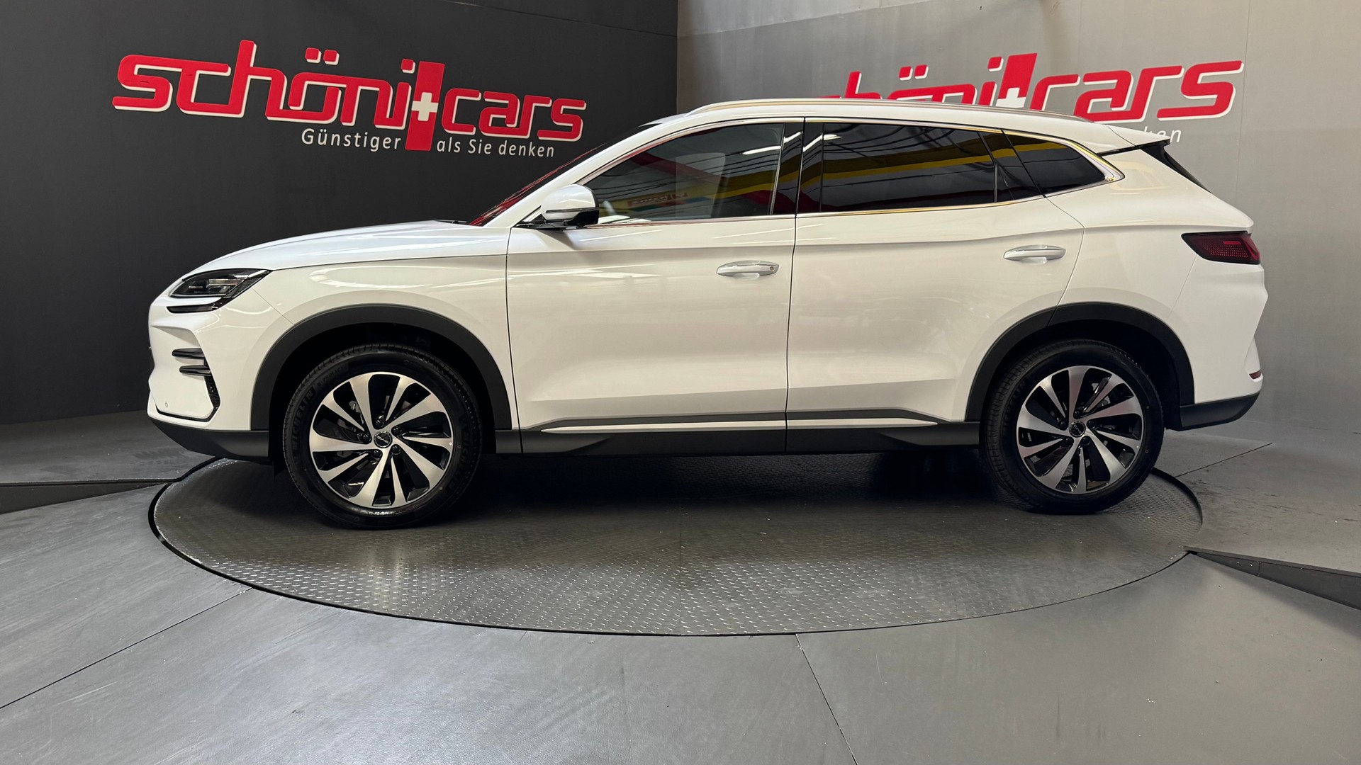 BYD Seal U DM-i Boost-showroom-element-1