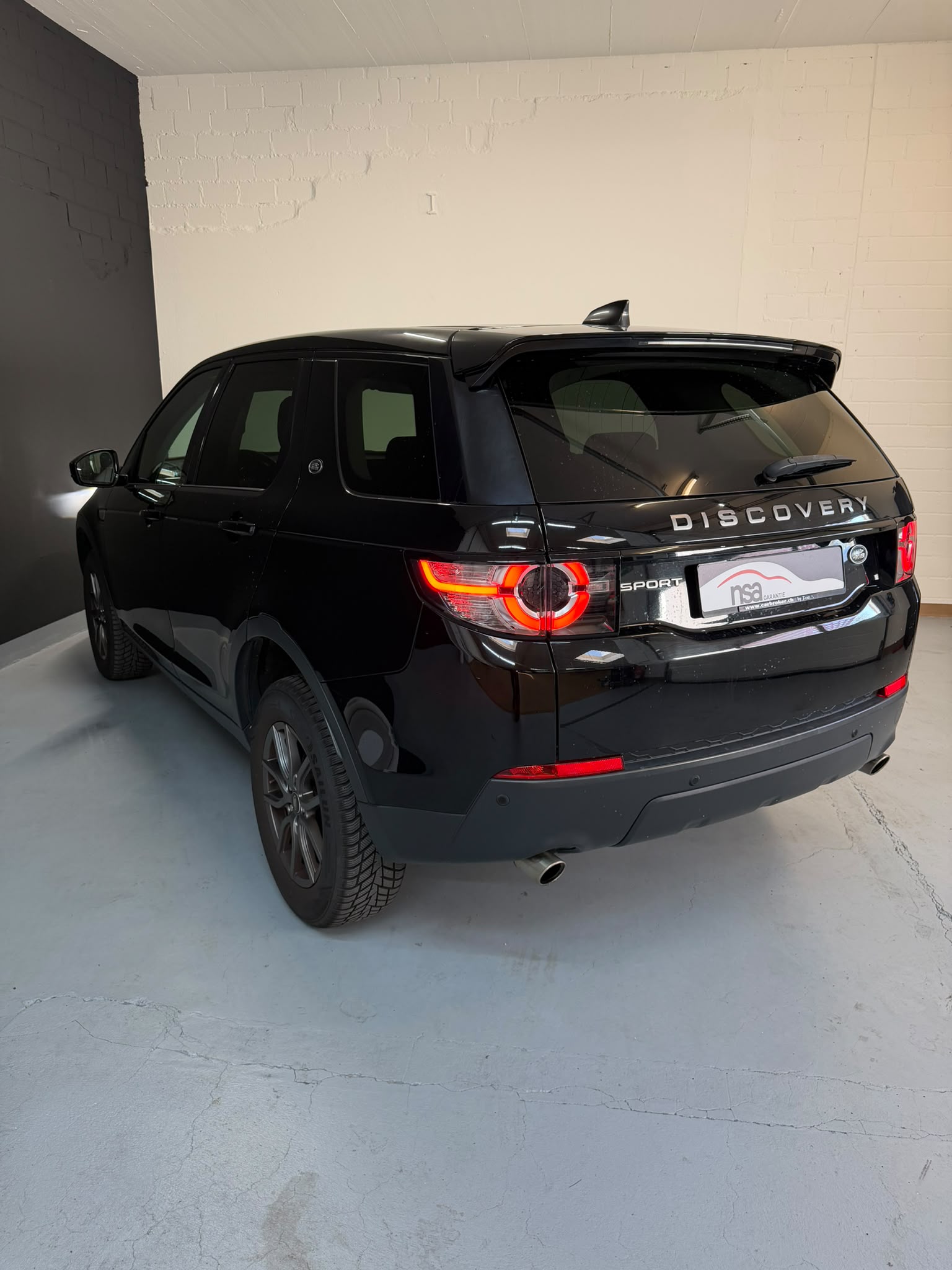 LAND ROVER Discovery Sport 2.0 TD4 HSE Luxury AT9-showroom-element-3