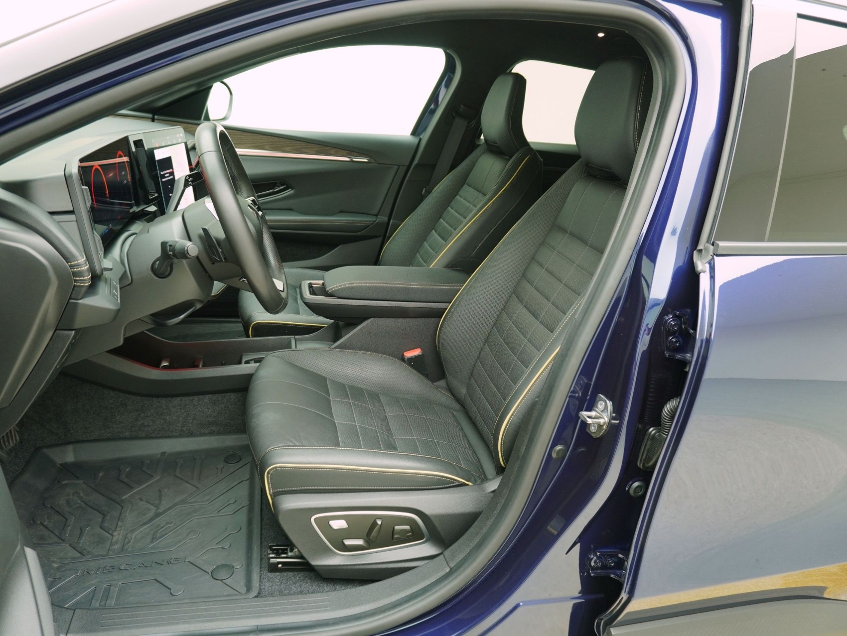 RENAULT Mégane E-Tech iconic-image-8