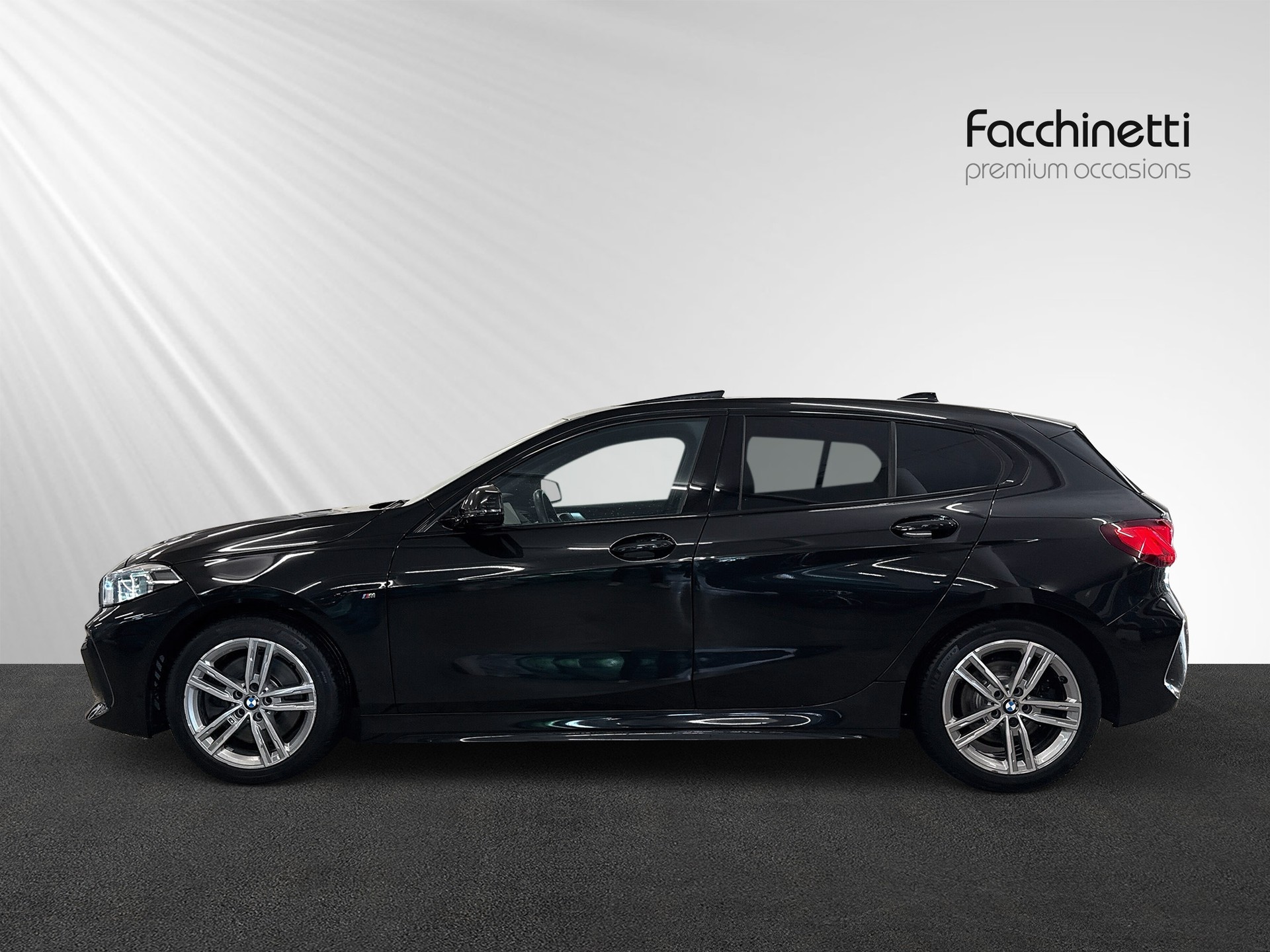BMW 120i M Sport Steptronic-showroom-element-1