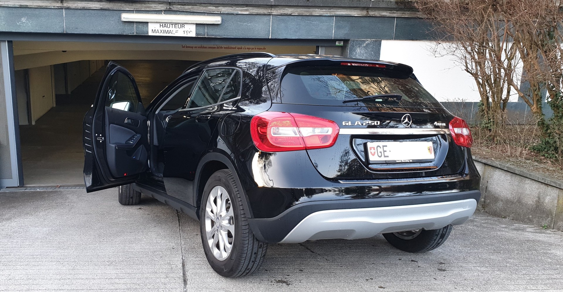 MERCEDES-BENZ GLA 250 4Matic 7G-DCT-image-3