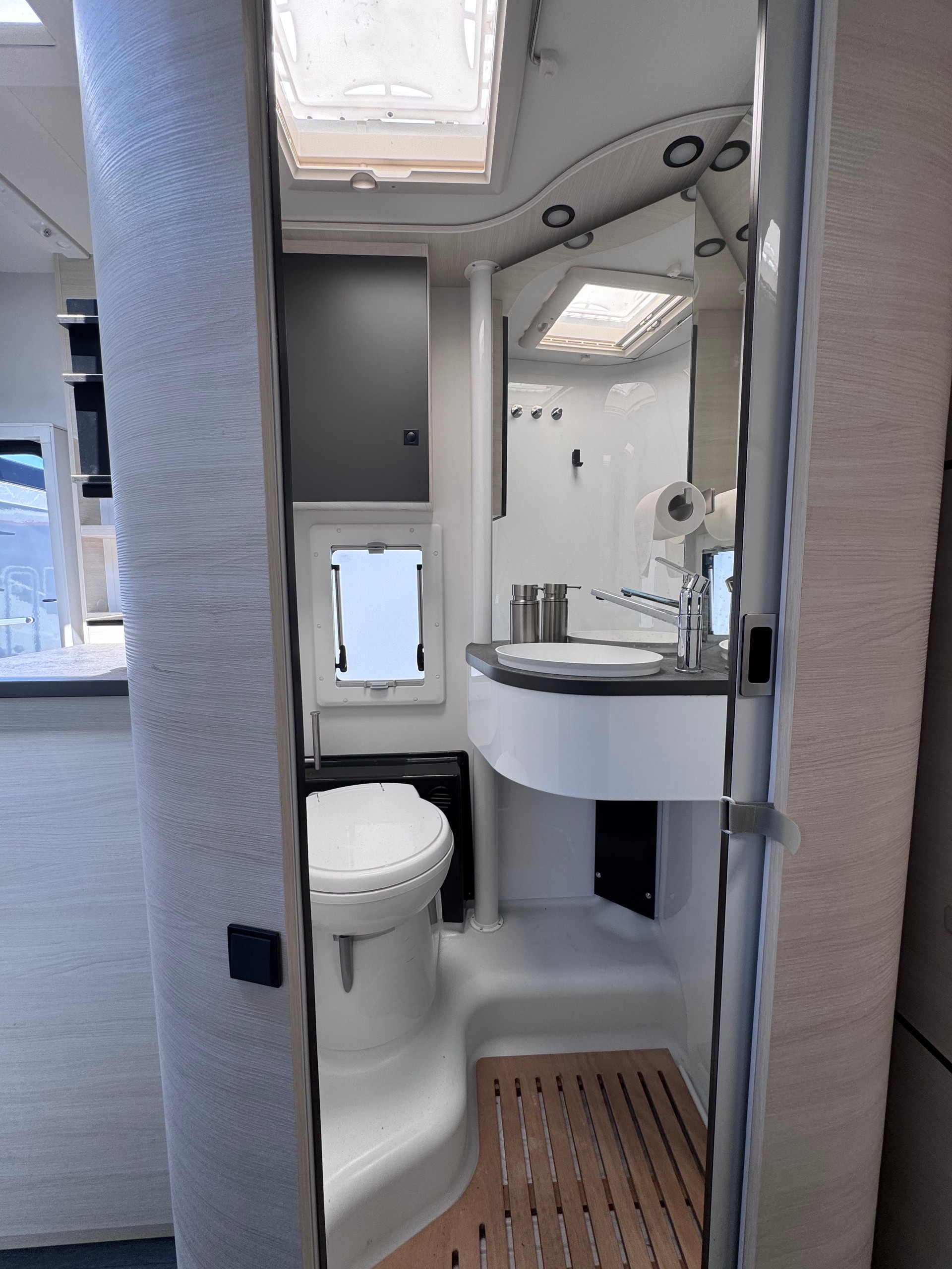 CHALLENGER 240 Graphite Premium-image-9