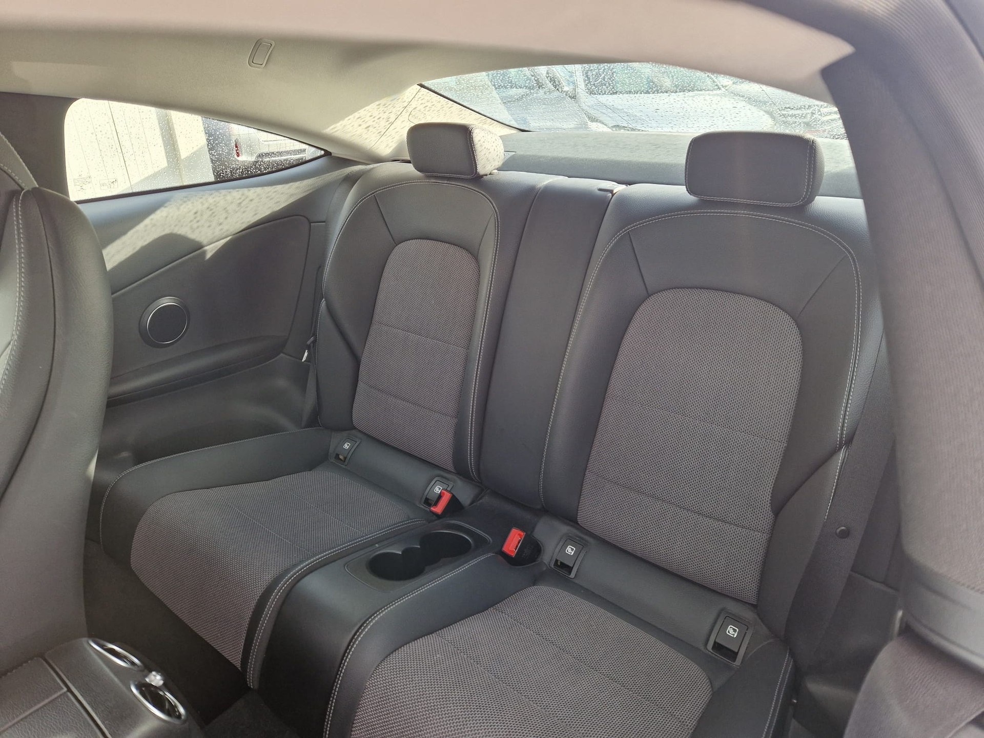MERCEDES-BENZ C 200 Coupé 4Matic 9G-Tronic-image-9