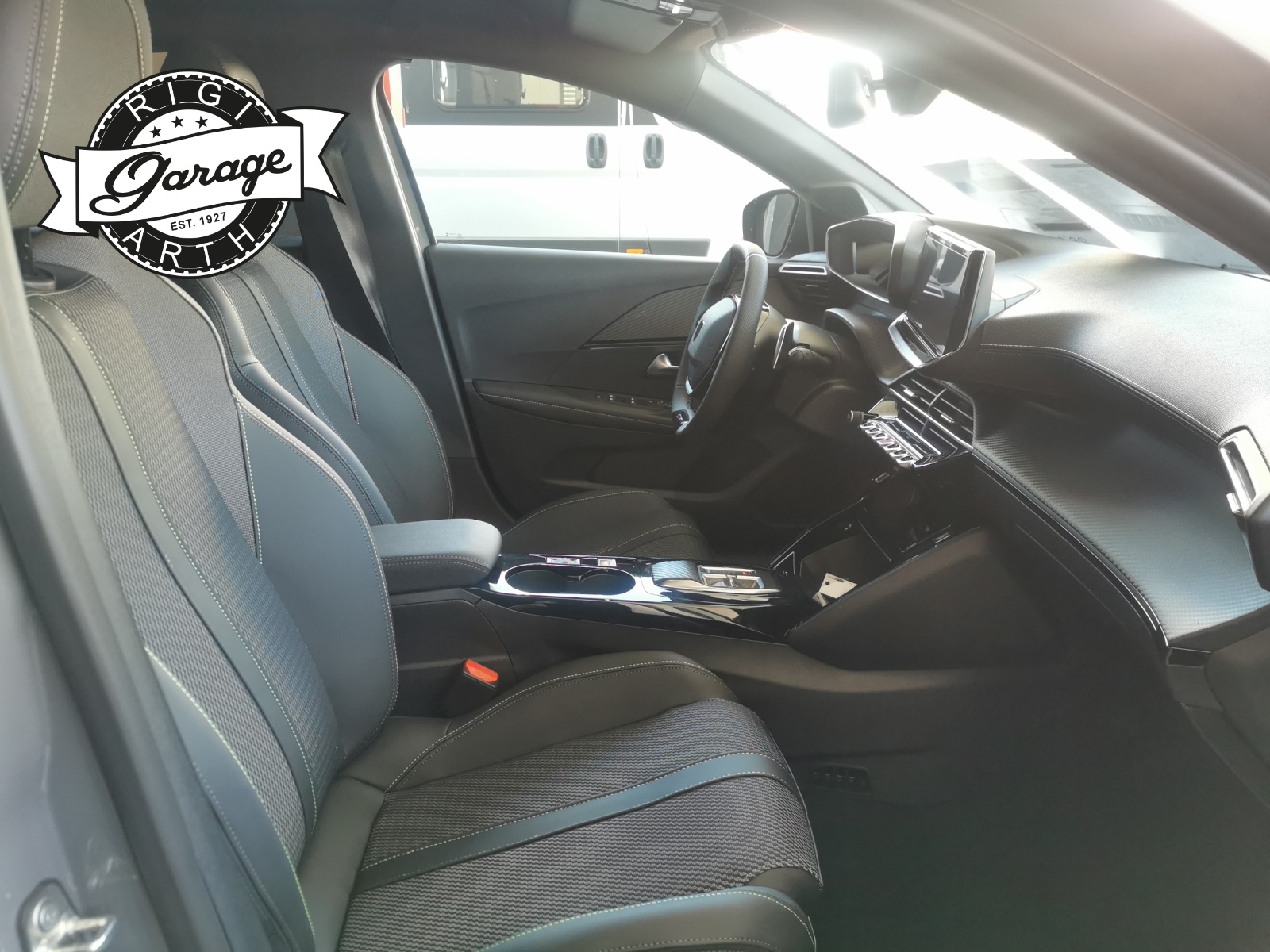 PEUGEOT 1.2 Hybrid 136 GT E-DCS6-image-5