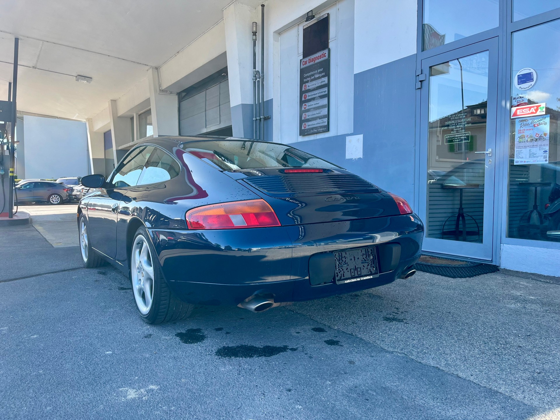 PORSCHE Carrera 2-showroom-element-2