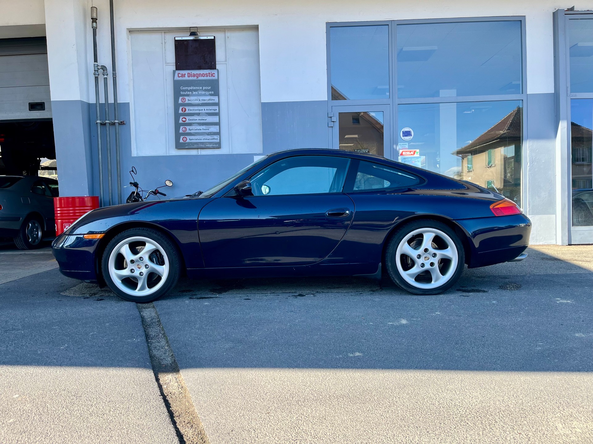 PORSCHE Carrera 2-showroom-element-1
