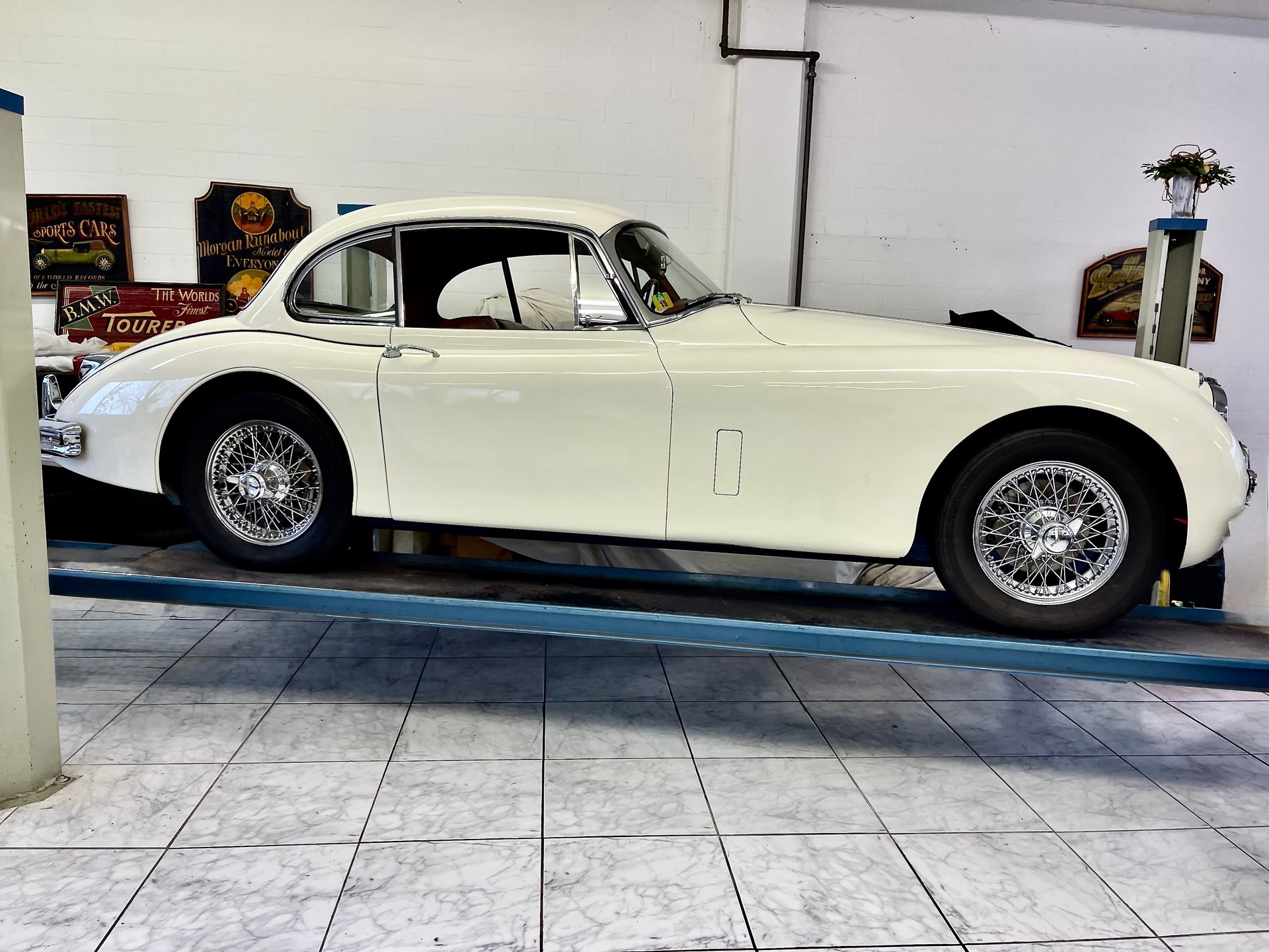 JAGUAR XK 150 3.4 Coupé RHD-image-2