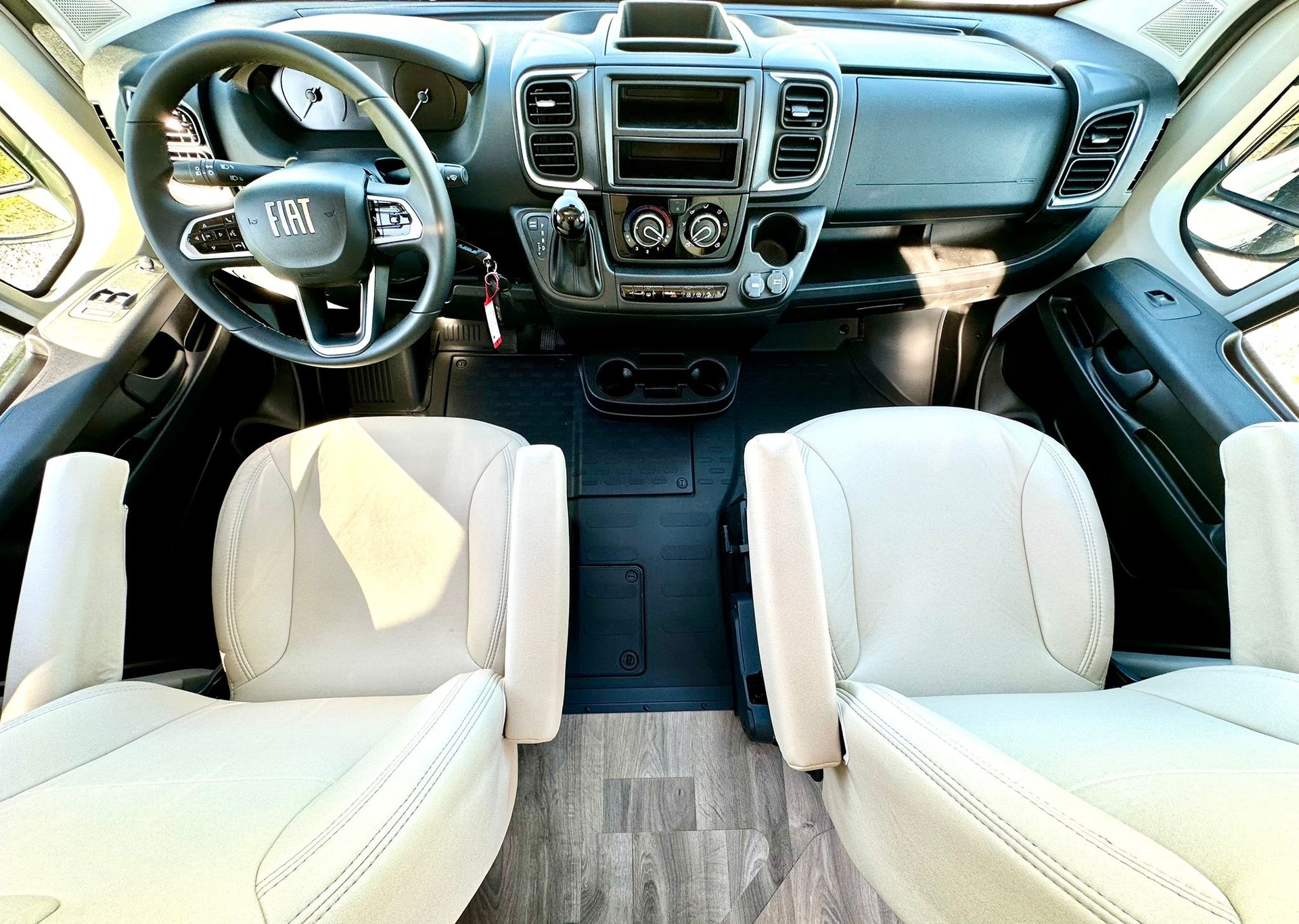 FIAT Fiat 2.2 140 PS ***LMC INNOVAN 8G-AUTOMAT 70 Jahre Edition-image-17
