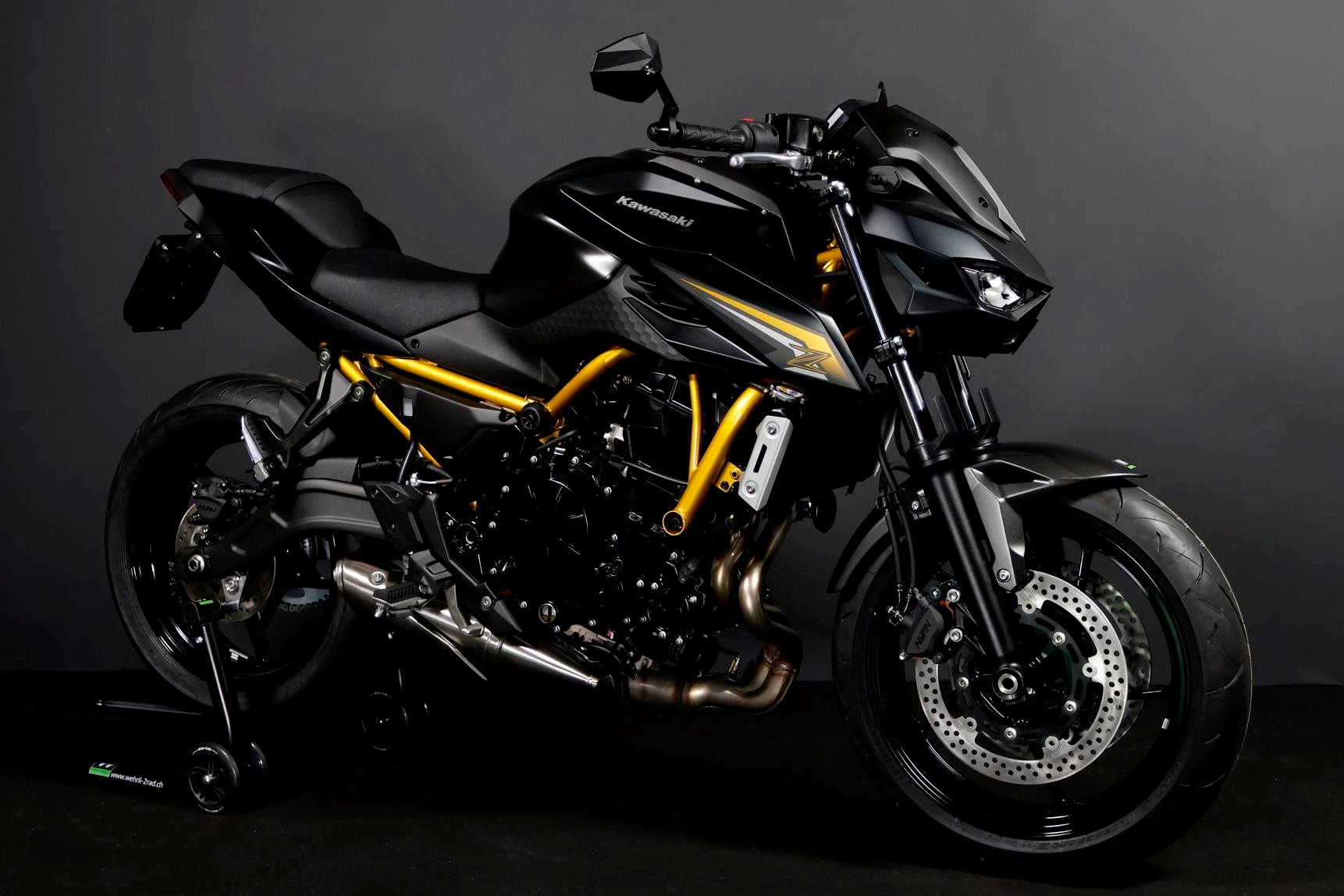 KAWASAKI Z 650 S (50/35 KW) Level 2 - Sofort lieferbar-showroom-element-1