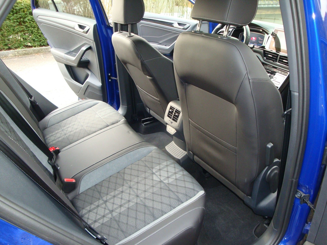 VW T-Roc 1.5 TSI EVO R-Line DSG-image-8