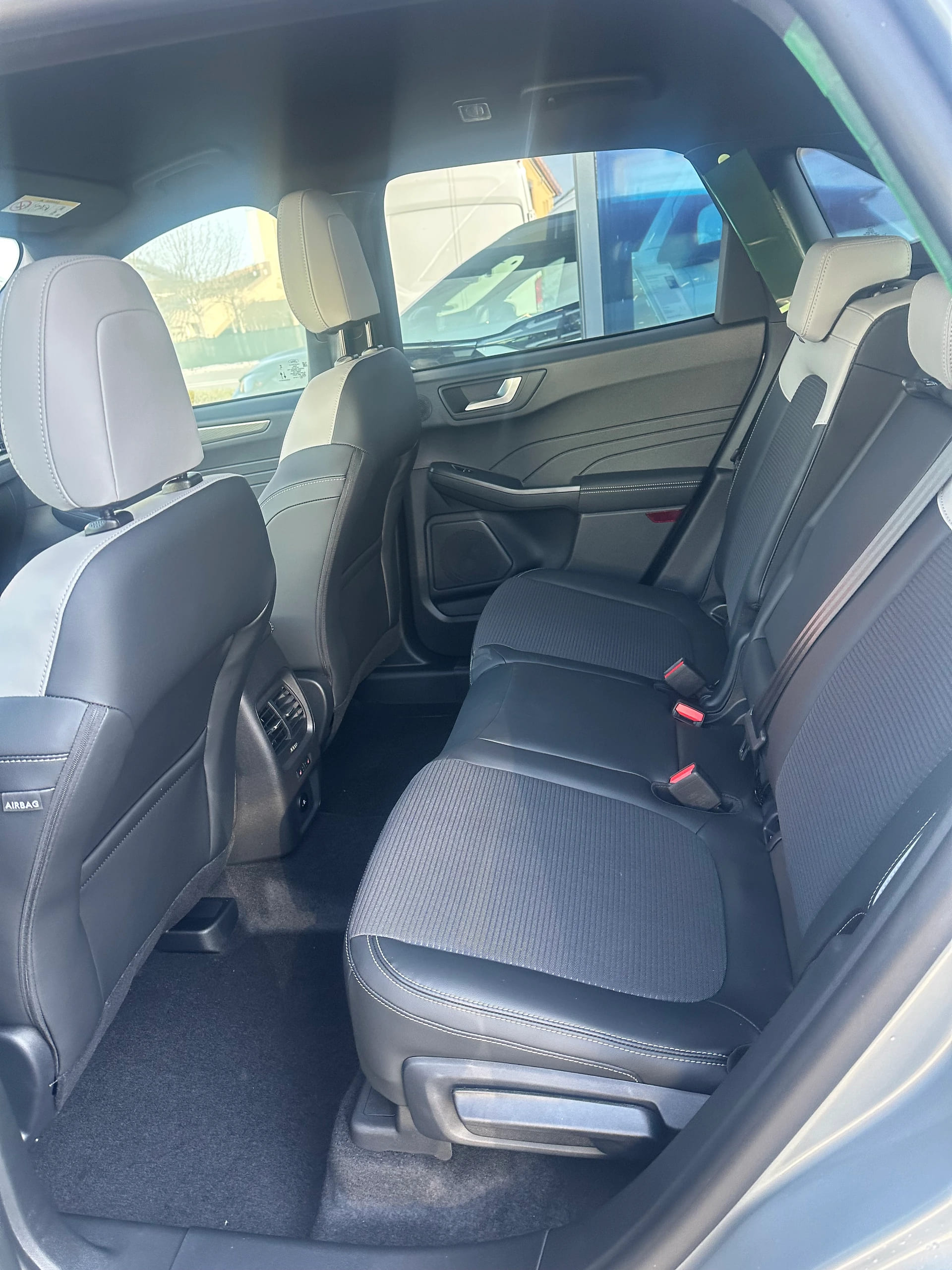 FORD Kuga 2.5 Hybrid Sound Edition FHEV/4x4-image-12
