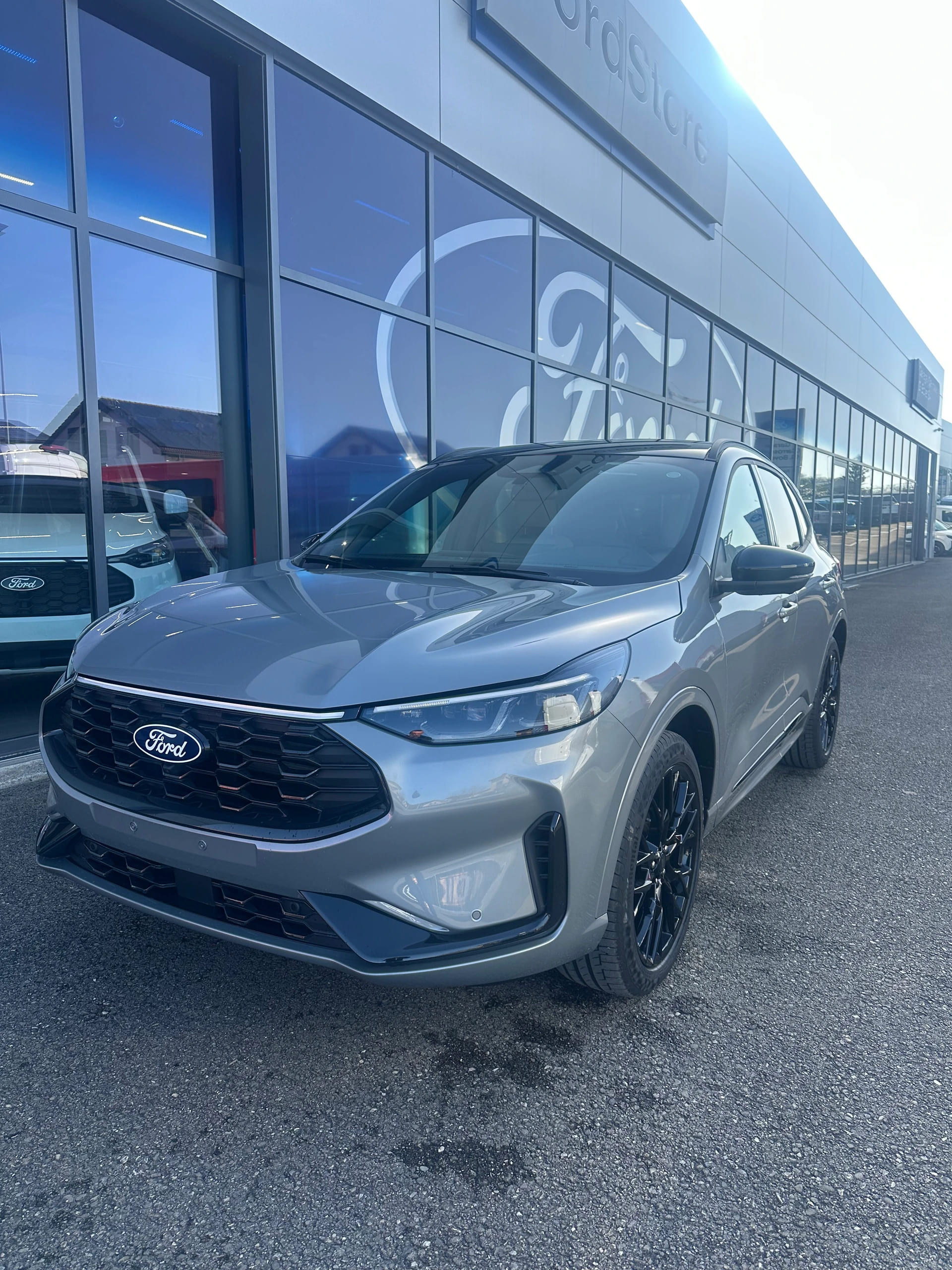 FORD Kuga 2.5 Hybrid Sound Edition FHEV/4x4-image-1