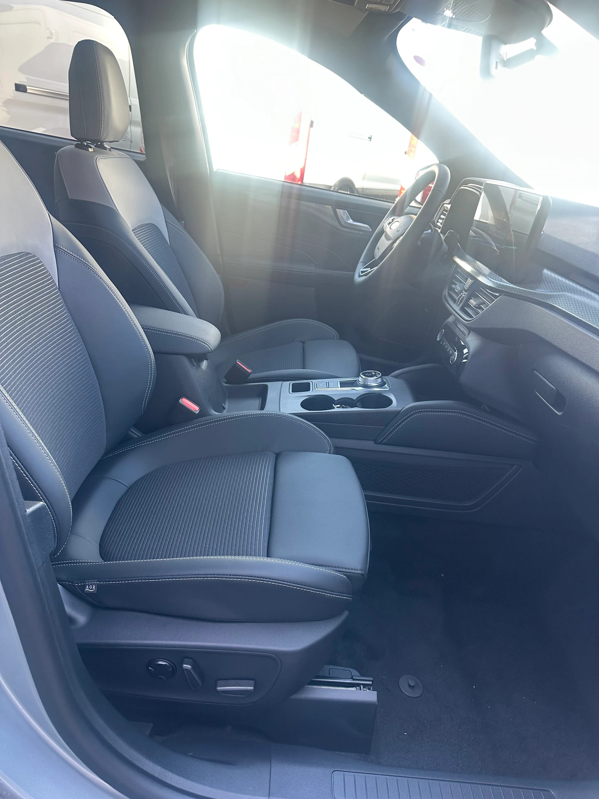 FORD Kuga 2.5 Hybrid Sound Edition FHEV/4x4-image-11