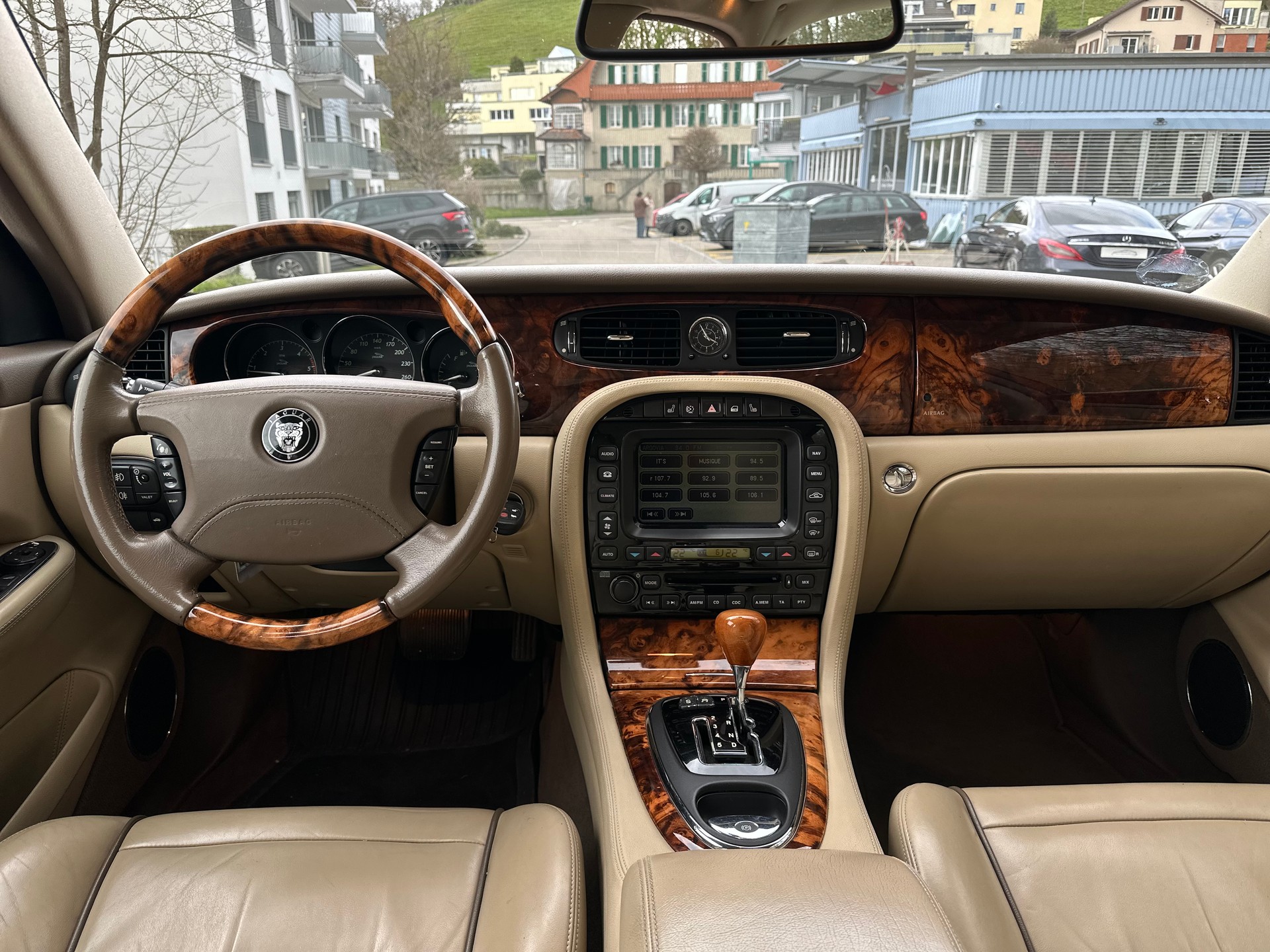 JAGUAR XJ6 2.7d V6 80 Anniversary-image-7