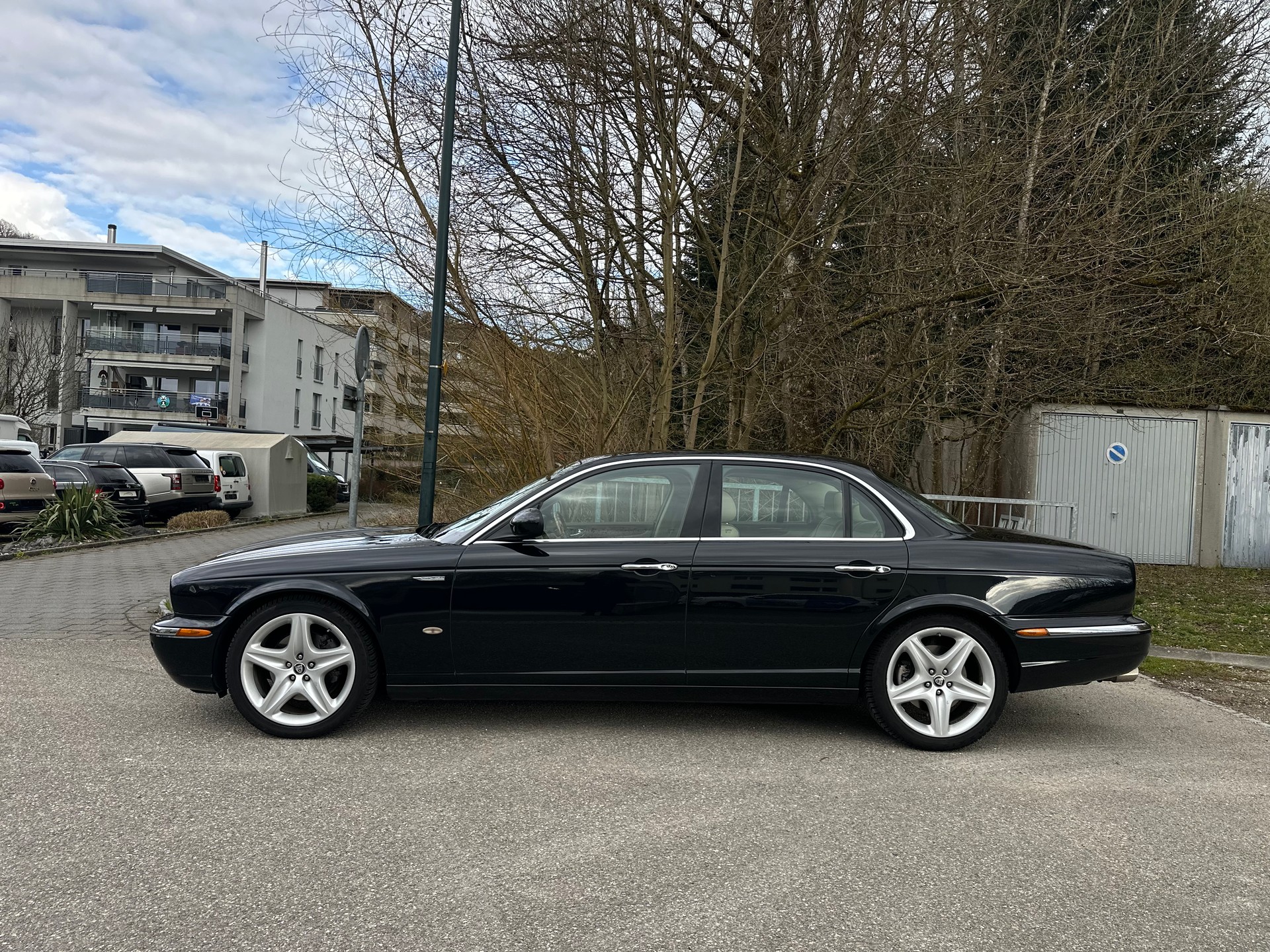 JAGUAR XJ6 2.7d V6 80 Anniversary-image-3