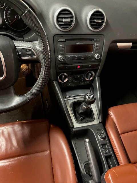 AUDI A3 Cabriolet 1.8 TFSI Ambition-image-8