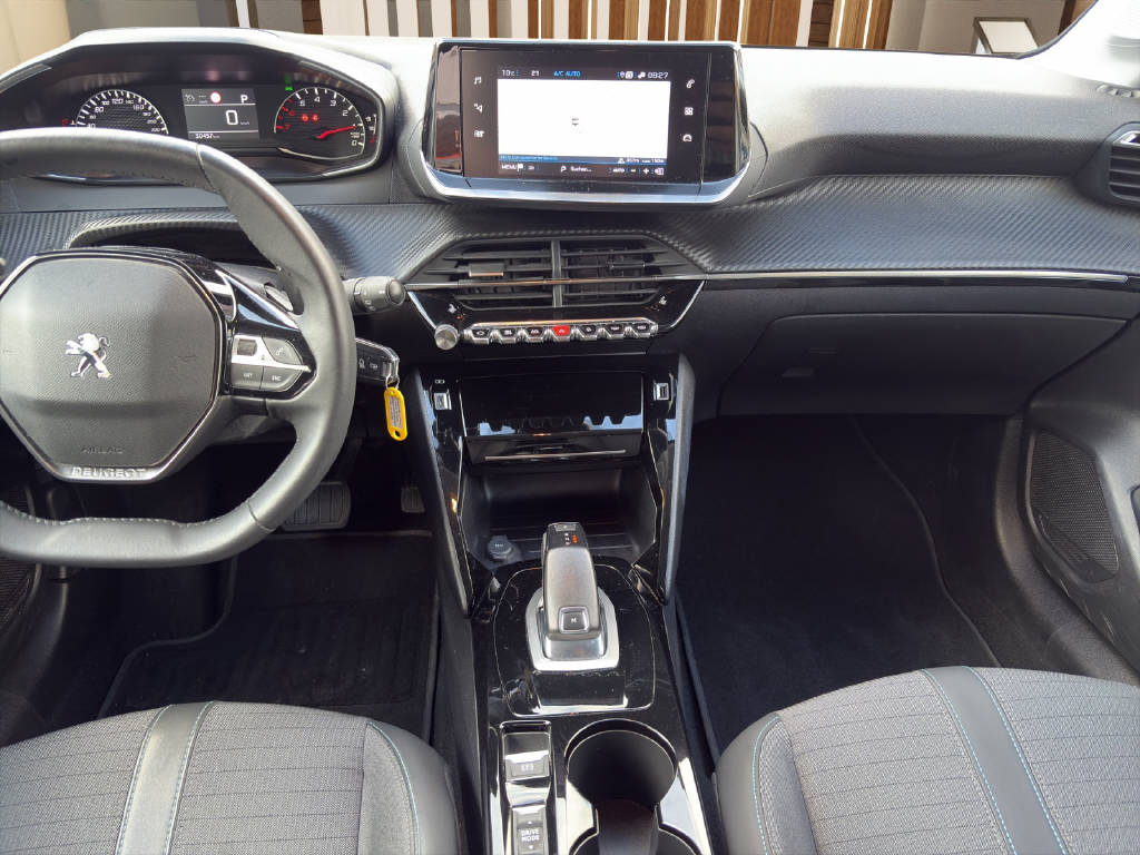 PEUGEOT 208 1.2 PureTech 100 Allure-image-11
