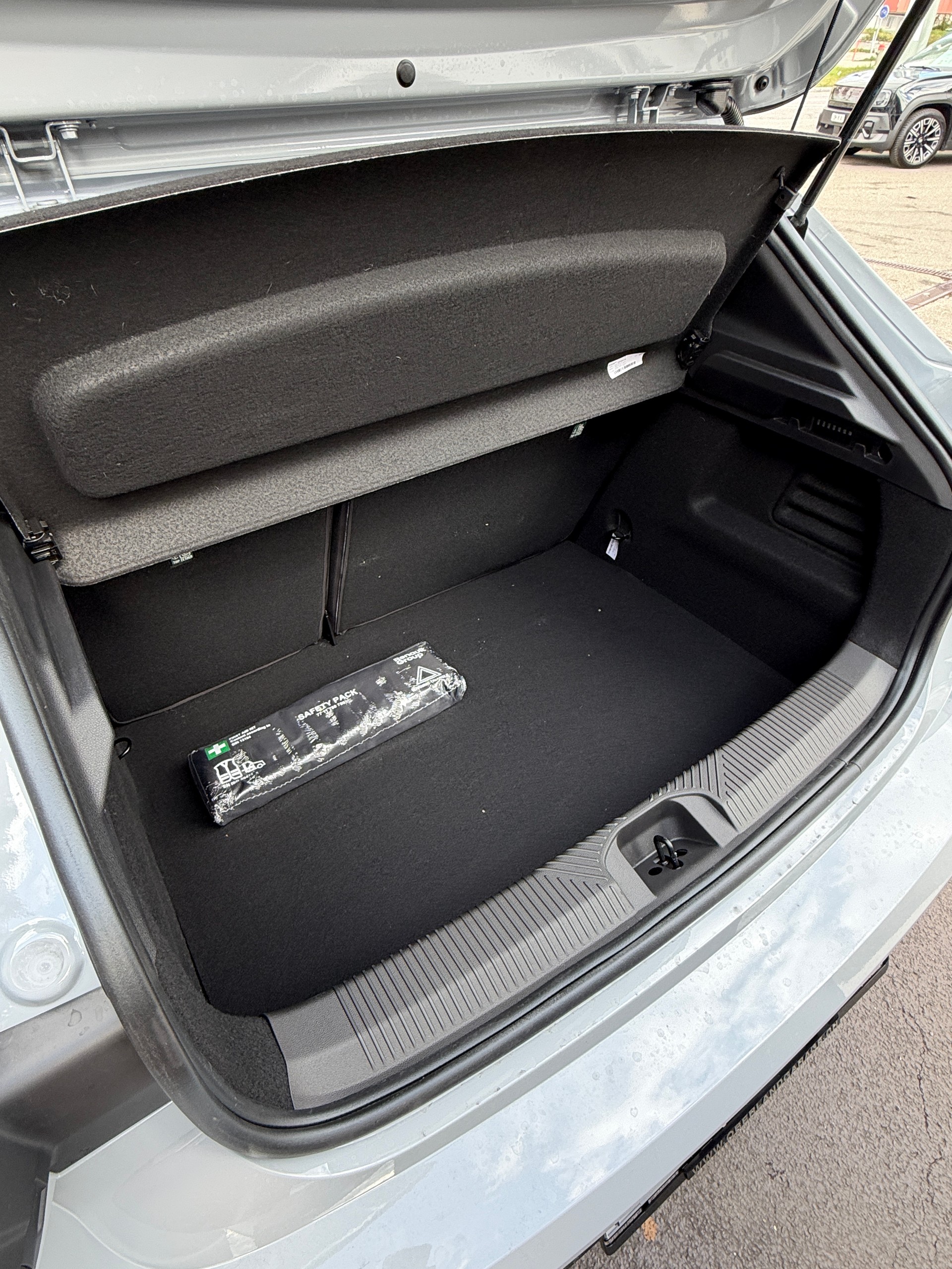 RENAULT Clio 1.8 E-Tech Techno-image-6