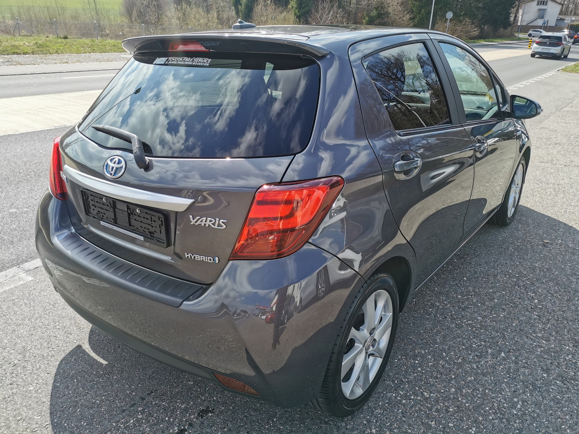 TOYOTA Yaris 1.5 VVT-i Hybrid Sol Premium e-CVT-image-2