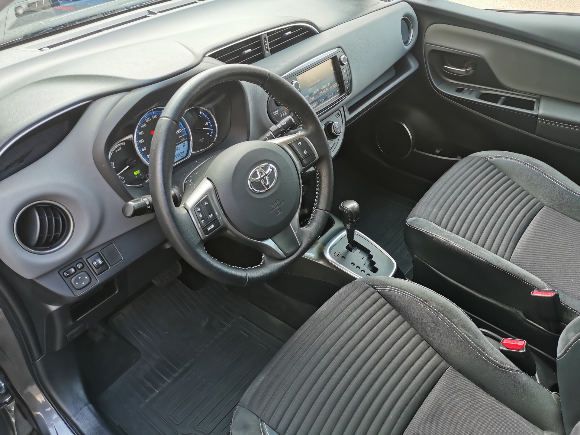 TOYOTA Yaris 1.5 VVT-i Hybrid Sol Premium e-CVT-image-7