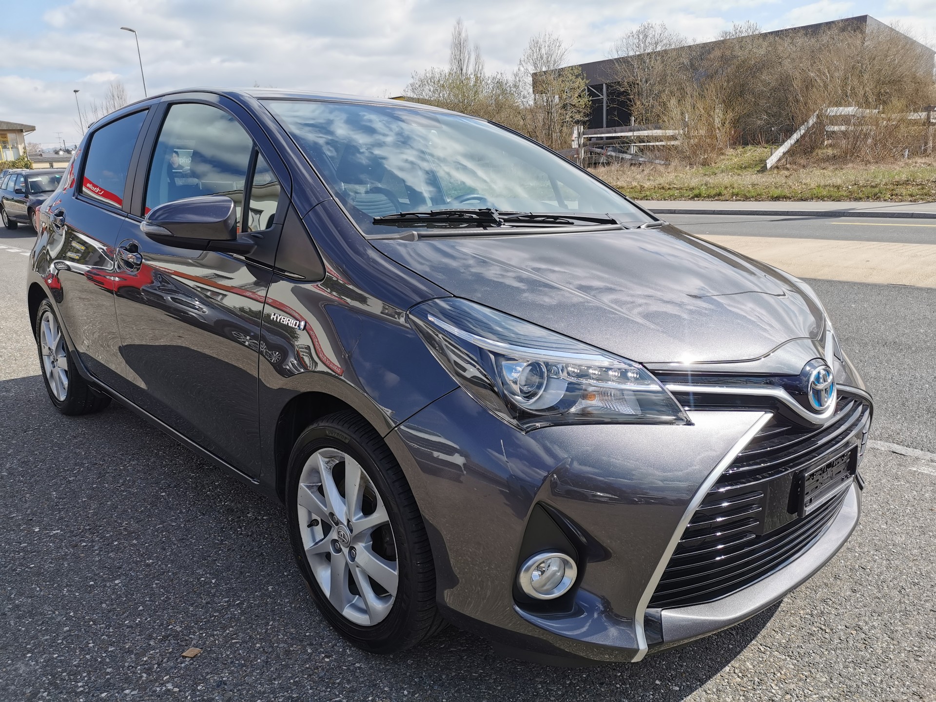 TOYOTA Yaris 1.5 VVT-i Hybrid Sol Premium e-CVT-image-1