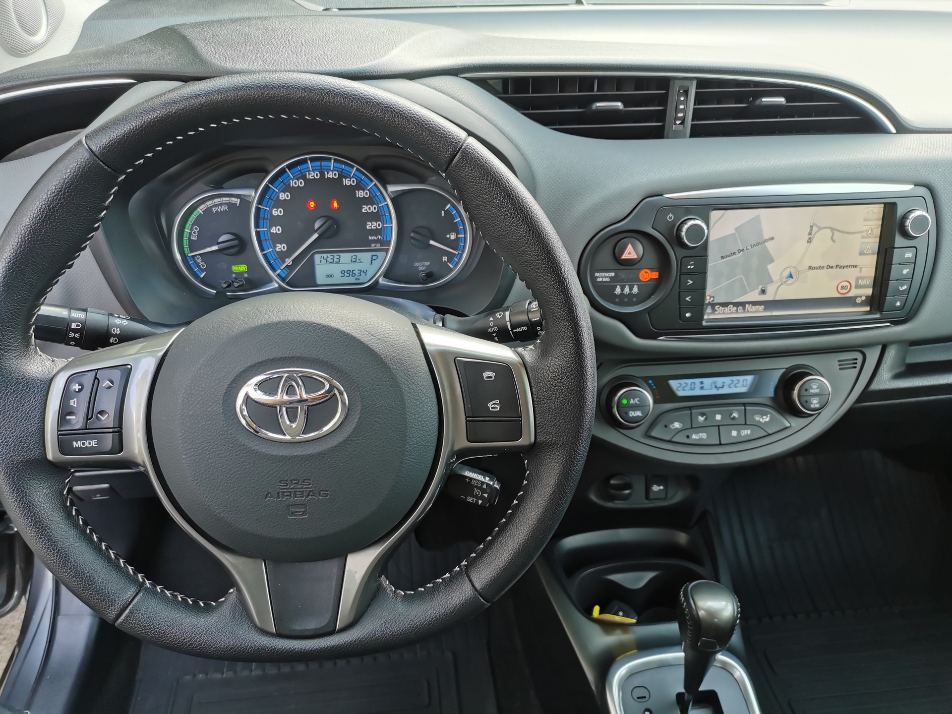 TOYOTA Yaris 1.5 VVT-i Hybrid Sol Premium e-CVT-image-8