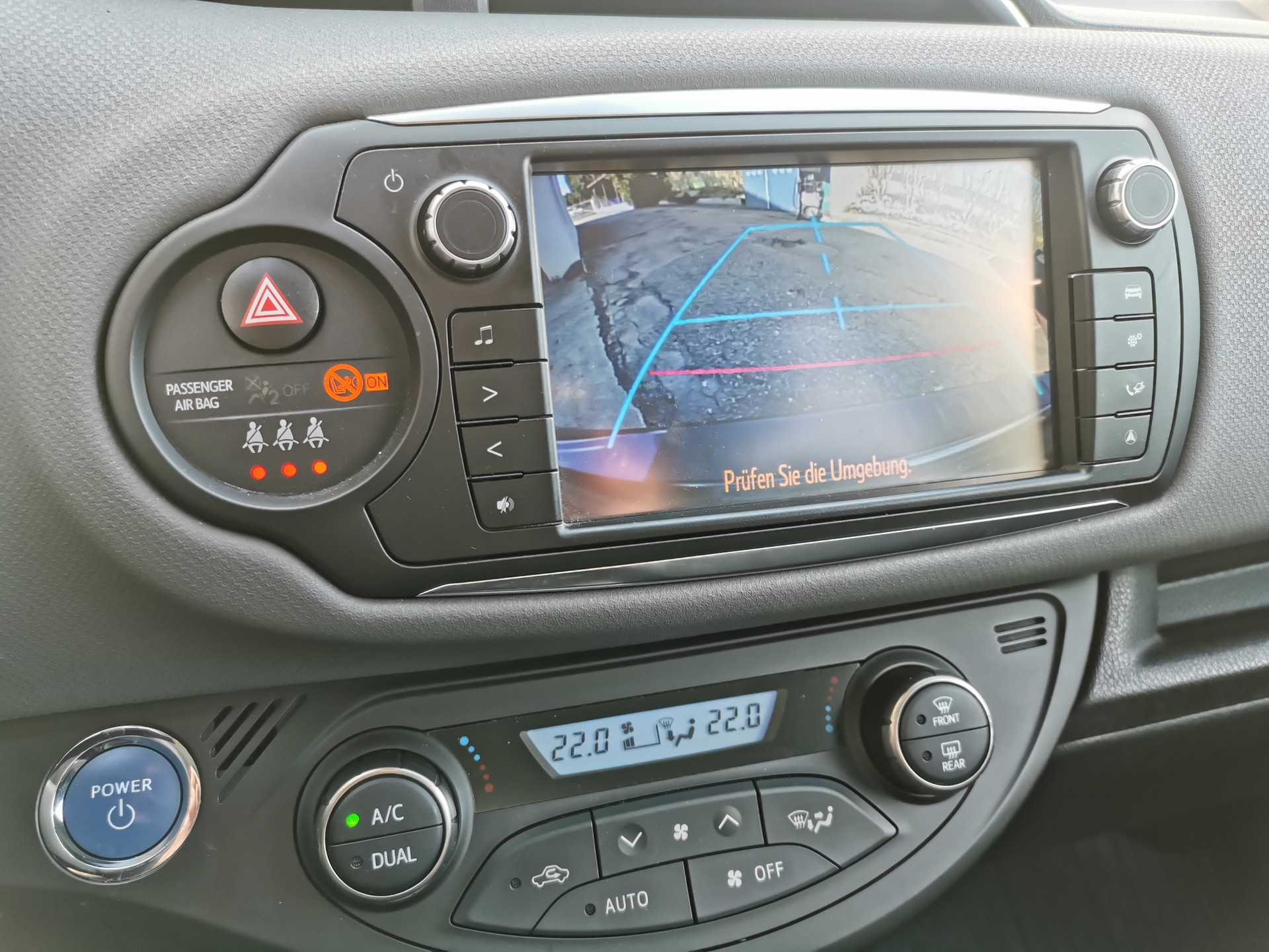 TOYOTA Yaris 1.5 VVT-i Hybrid Sol Premium e-CVT-image-11
