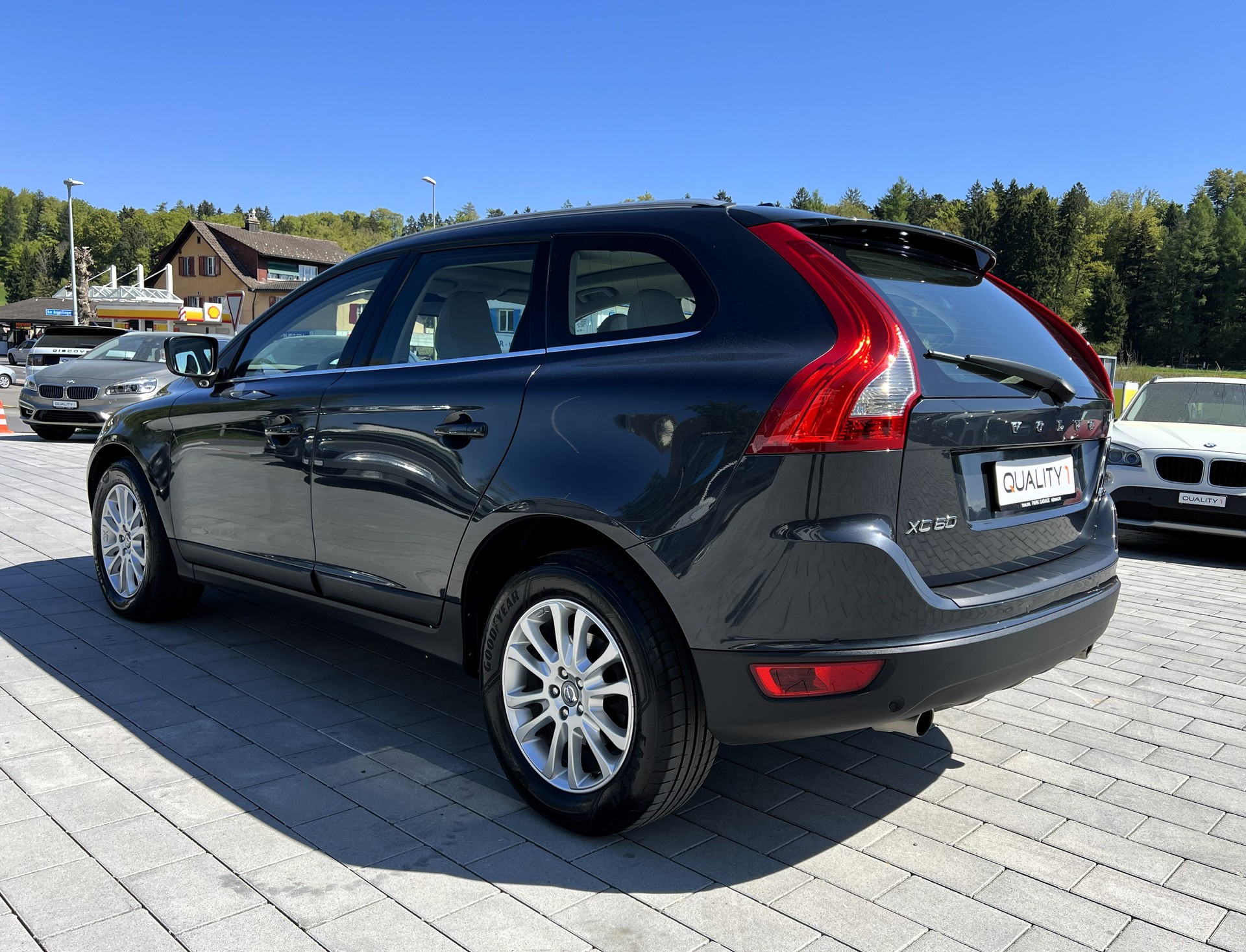VOLVO XC60 D5 AWD Summum Geartronic-image-2