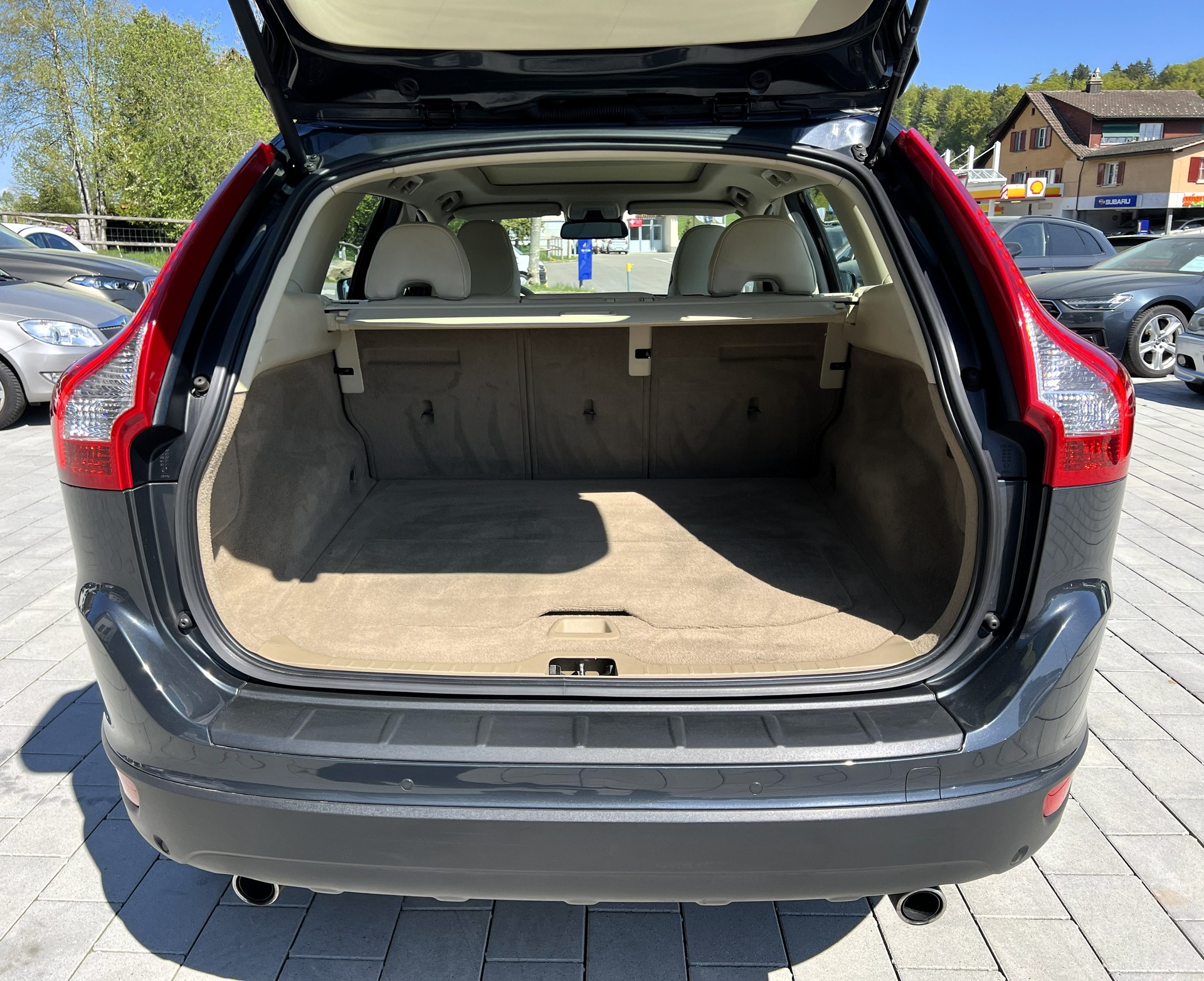 VOLVO XC60 D5 AWD Summum Geartronic-image-12